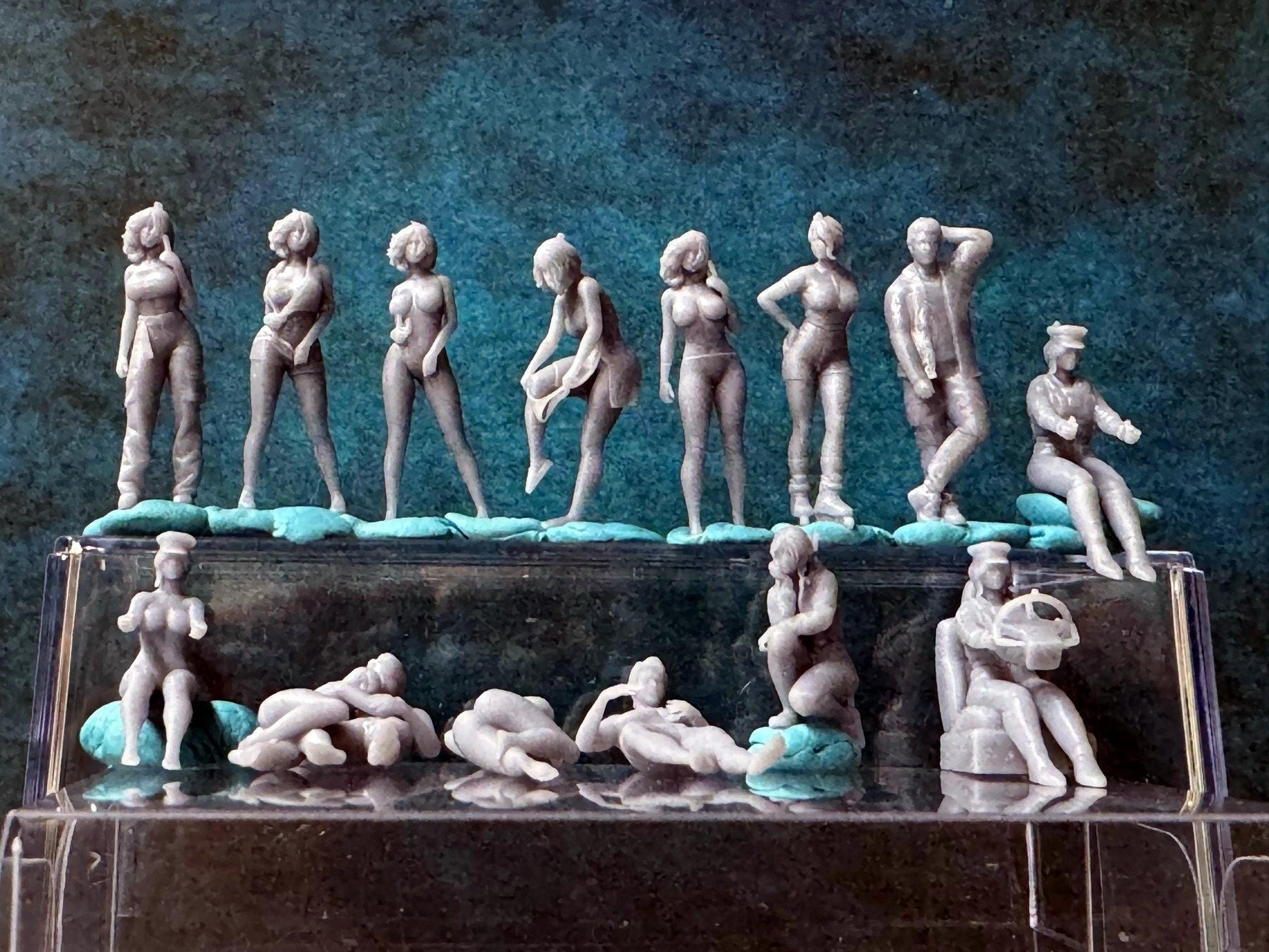 Double G 1:64 Miniature Human Figures - Unpainted - great for Dioramas - Made in the USA LOT 686 Miniature 1.10