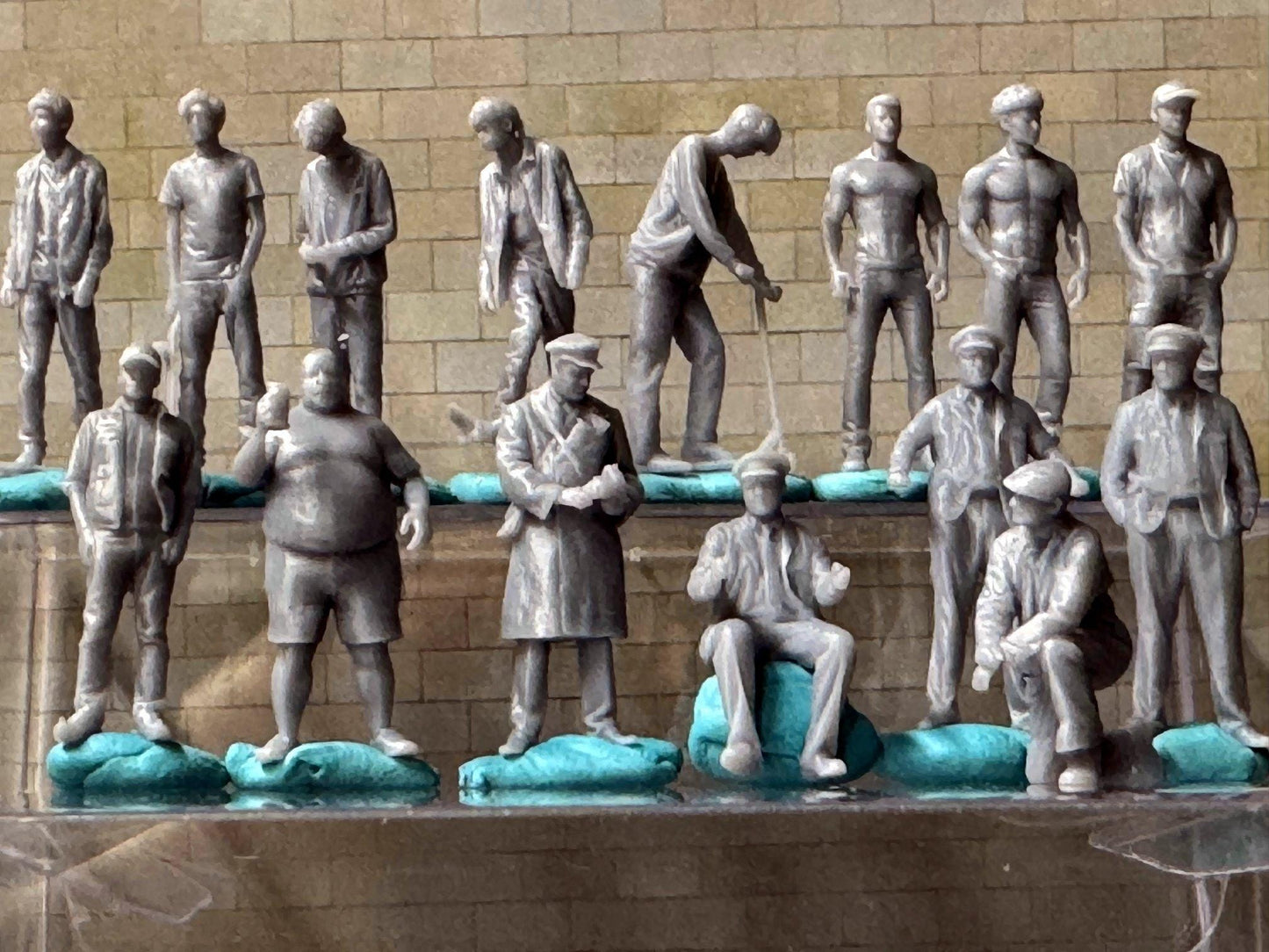 Double G 1:64 Miniature Human Figures - Unpainted - great for Dioramas - Made in the USA LOT 687 Miniature 1.10