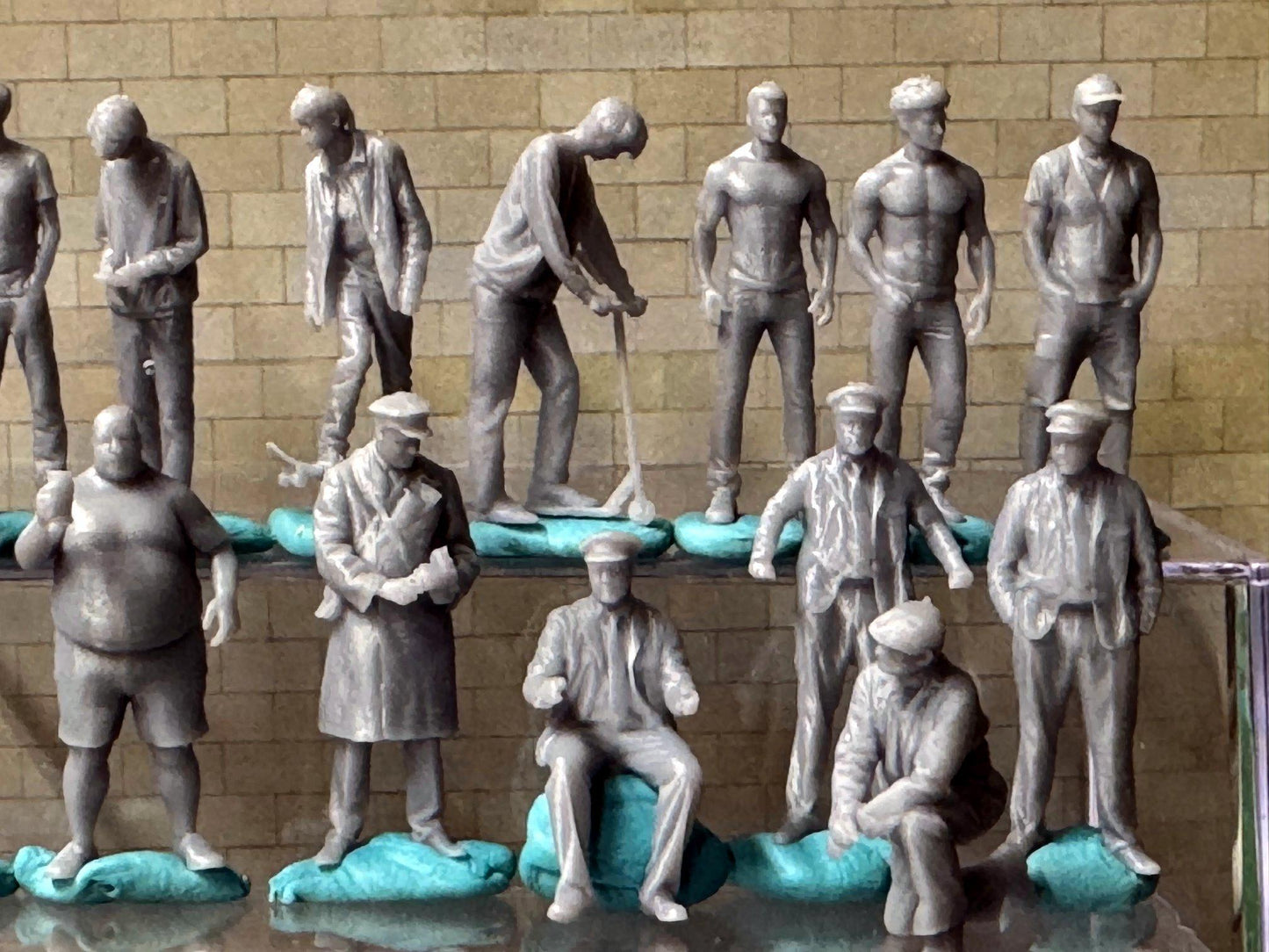 Double G 1:64 Miniature Human Figures - Unpainted - great for Dioramas - Made in the USA LOT 687 Miniature 1.10