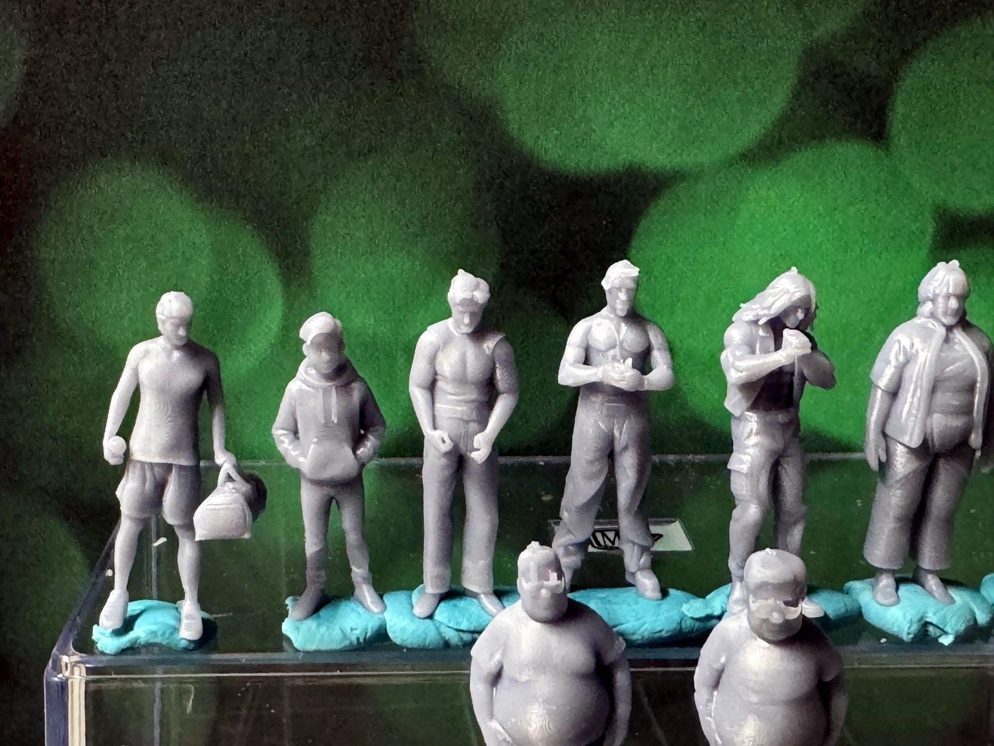 Double G 1:64 Miniature Human Figures - Unpainted - great for Dioramas - Made in the USA LOT Street Folks 2 Miniature 1.10