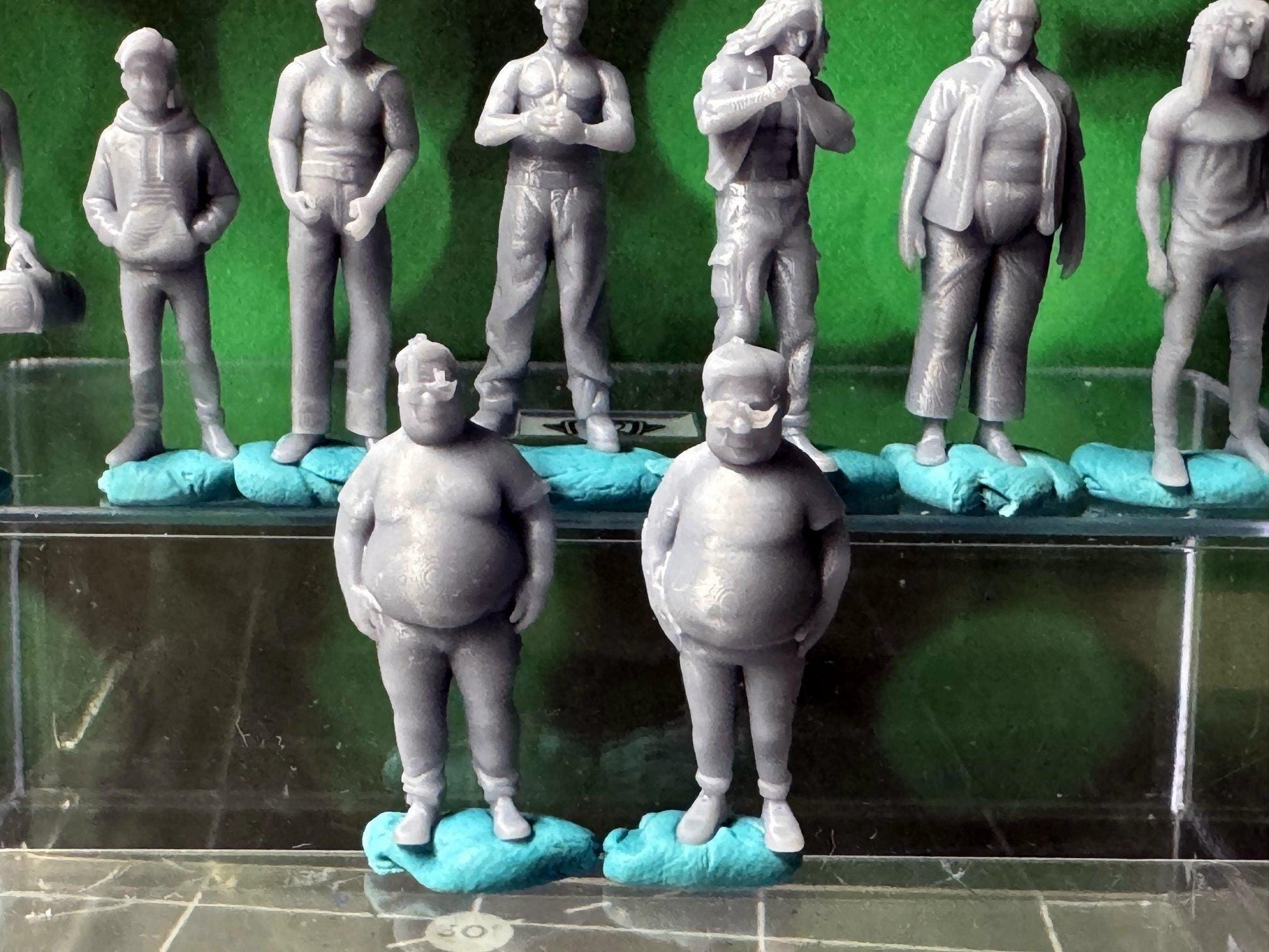 Double G 1:64 Miniature Human Figures - Unpainted - great for Dioramas - Made in the USA LOT Street Folks 2 Miniature 1.10