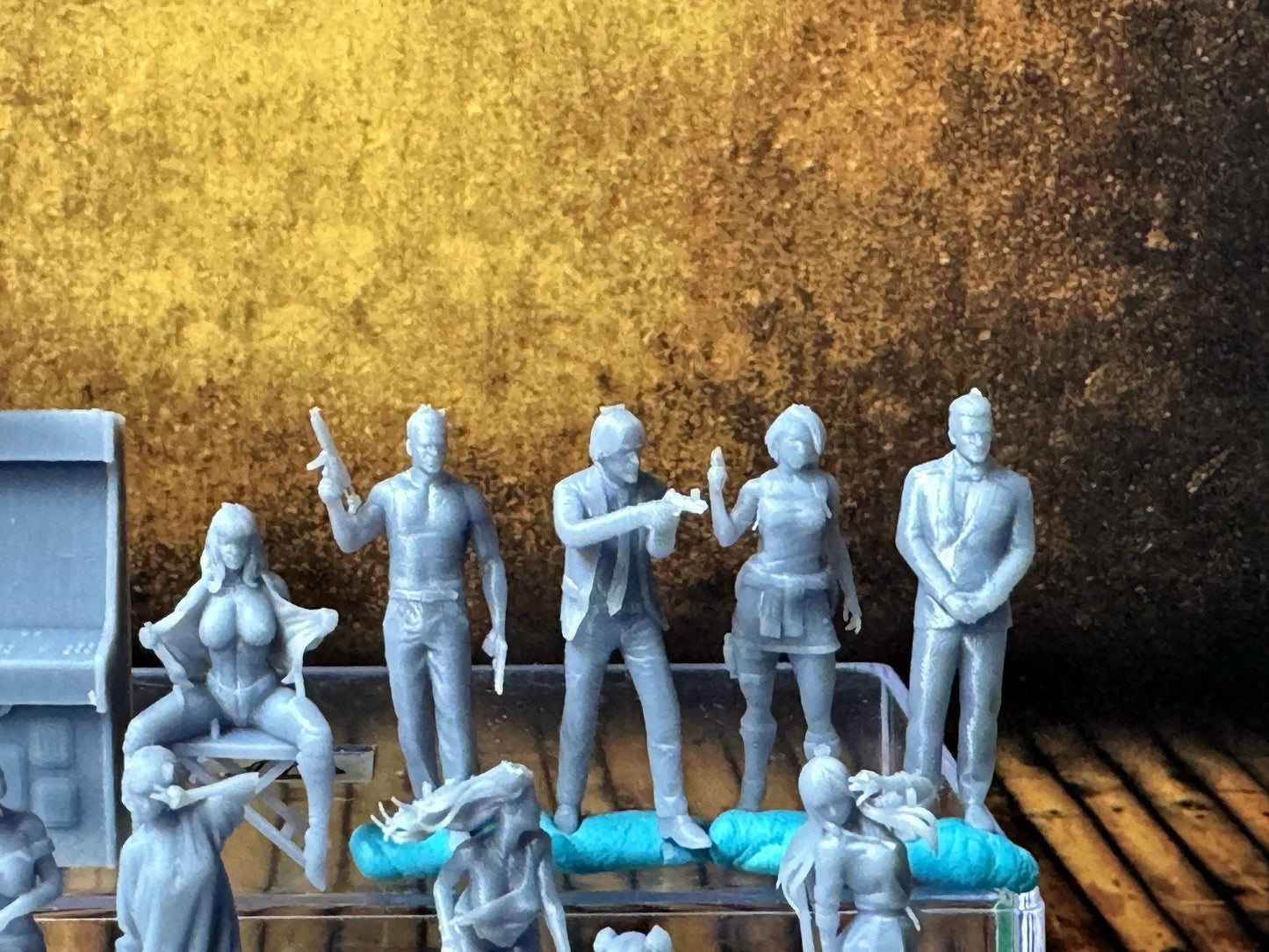 Double G 1:64 Miniature Human Figures - Unpainted - great for Dioramas - Made in the USA LOT 694 Miniature 1.10 Misc People