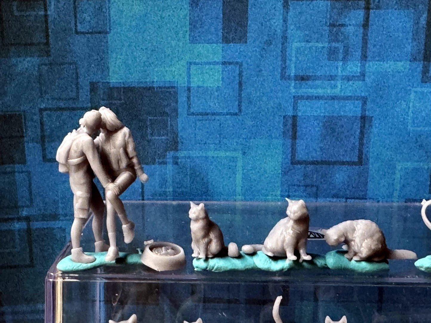 Double G 1:64 Miniature Human Figures - Unpainted - great for Dioramas - Made in the USA LOT 695 Miniature 1.10 Cats
