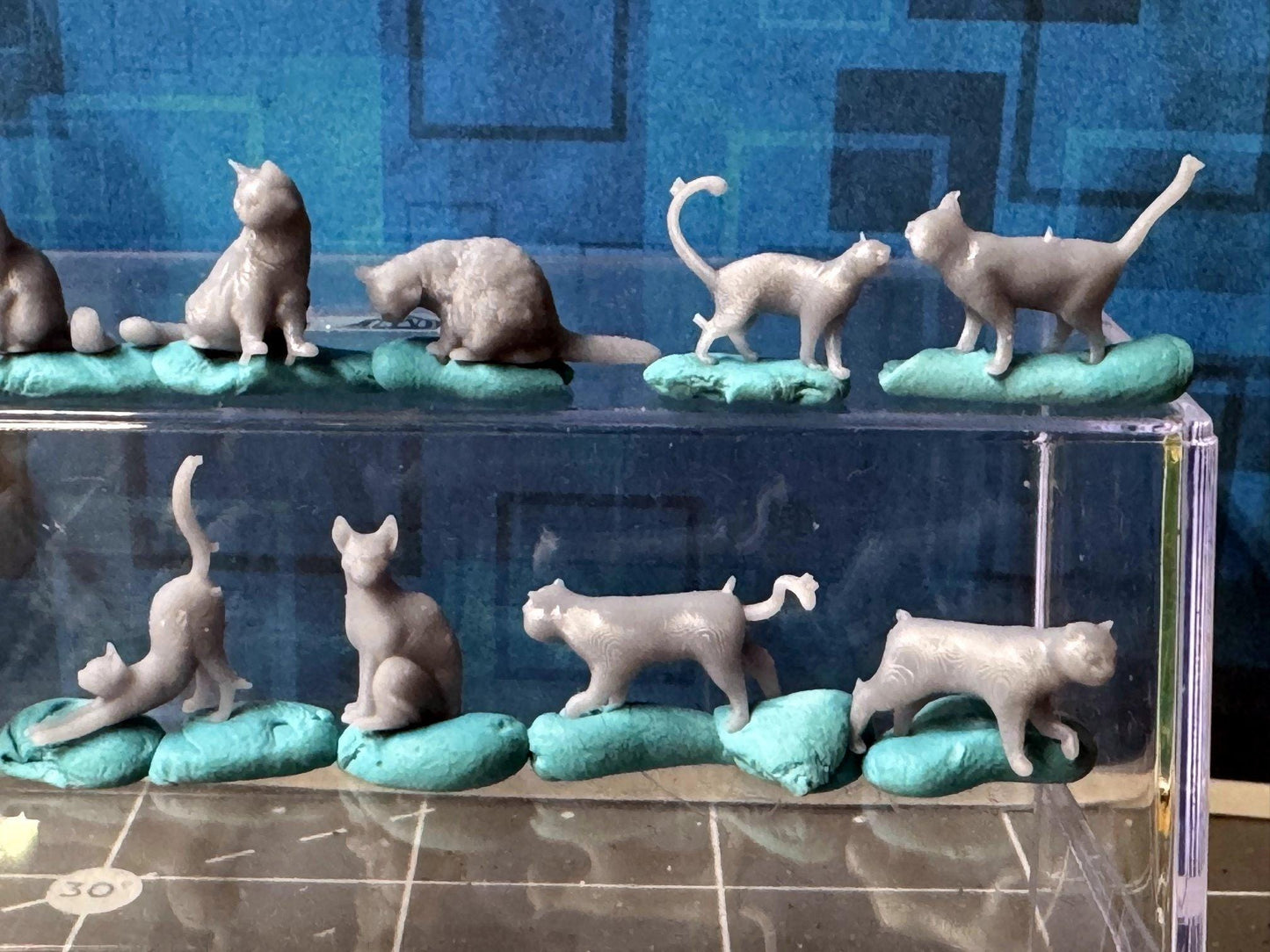 Double G 1:64 Miniature Human Figures - Unpainted - great for Dioramas - Made in the USA LOT 695 Miniature 1.10 Cats