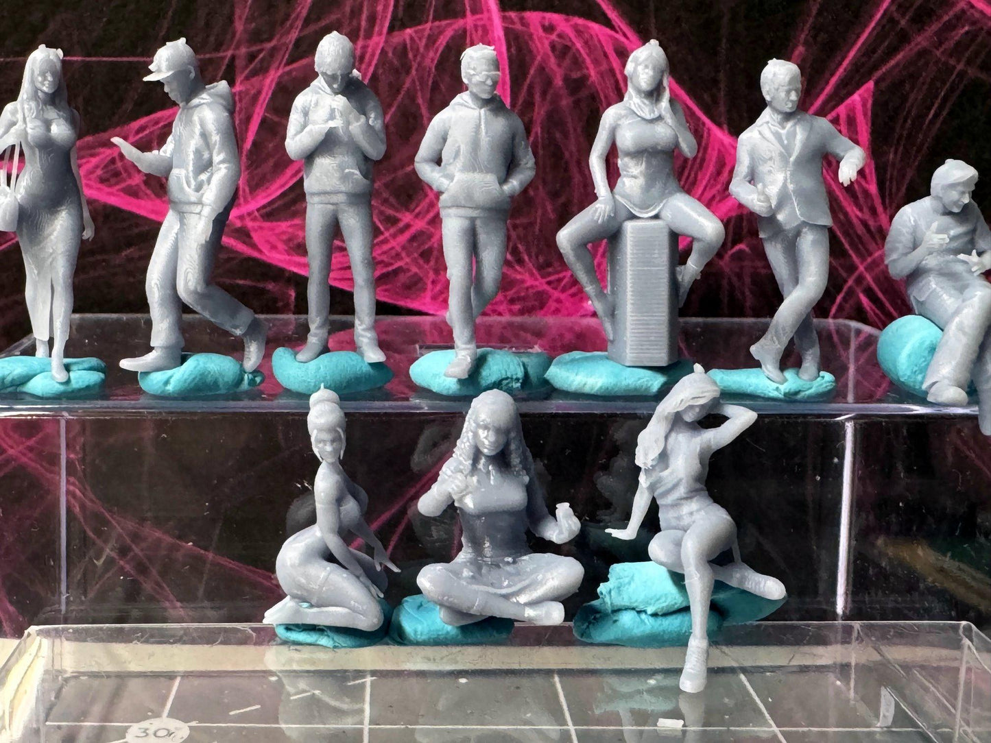 Double G 1:64 Miniature Human Figures - Unpainted - great for Dioramas - Made in the USA LOT 697 Miniature 1.10 Misc People