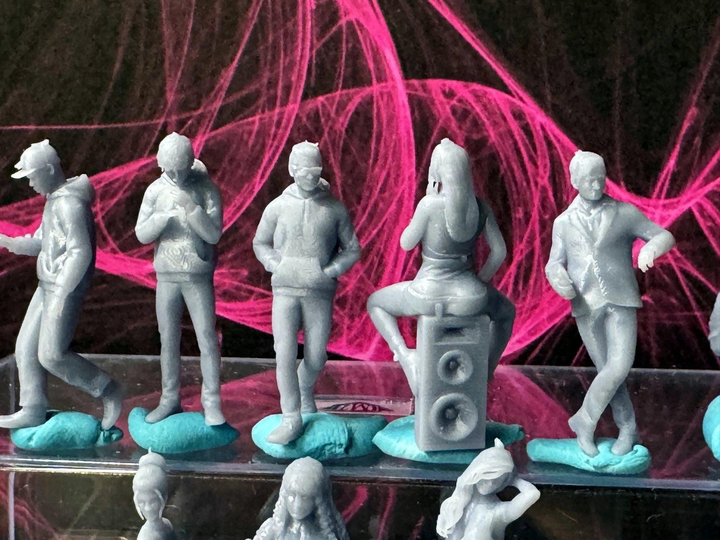 Double G 1:64 Miniature Human Figures - Unpainted - great for Dioramas - Made in the USA LOT 697 Miniature 1.10 Misc People