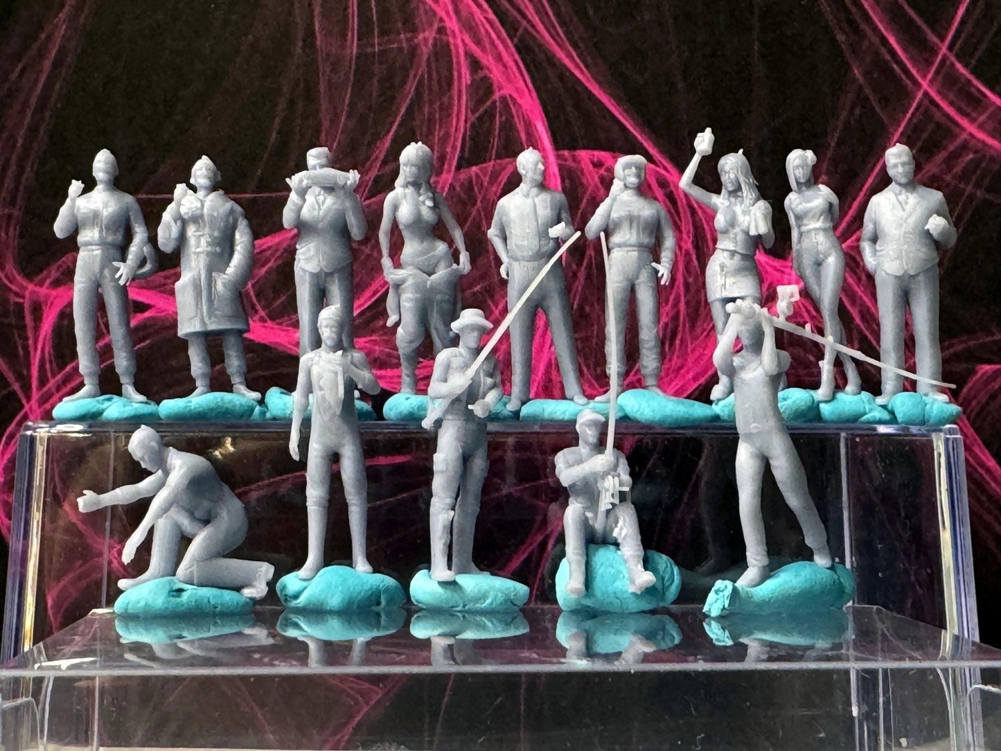 Double G 1:64 Miniature Human Figures - Unpainted - great for Dioramas - Made in the USA LOT 698 Miniature 1.10 Misc People
