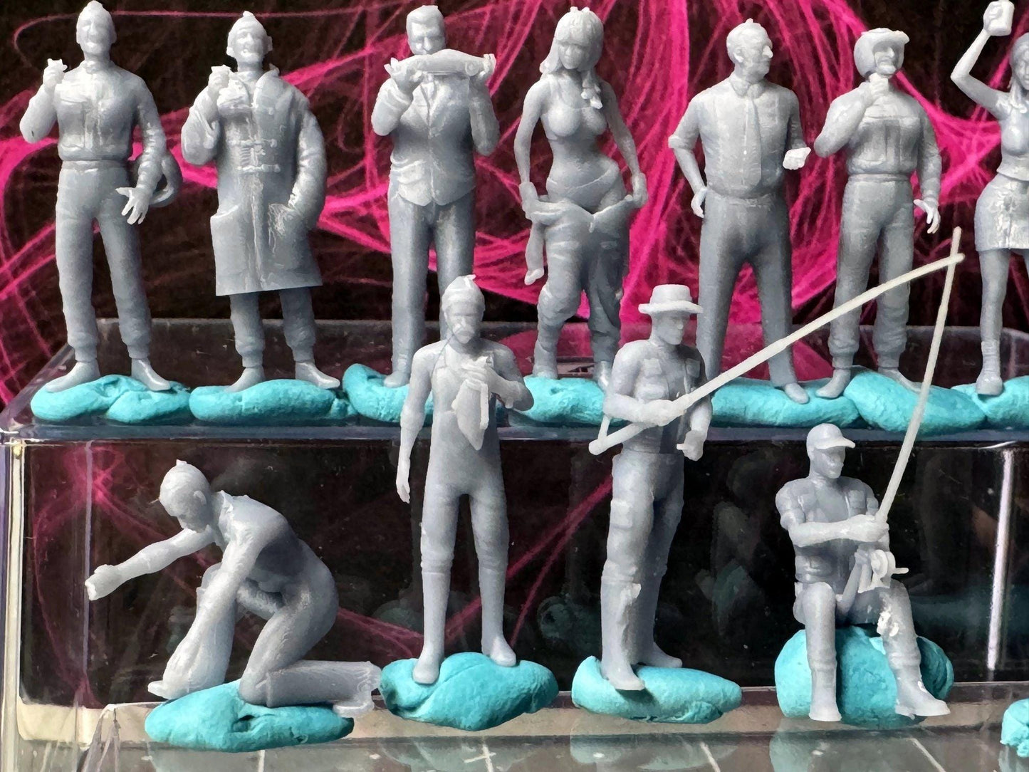Double G 1:64 Miniature Human Figures - Unpainted - great for Dioramas - Made in the USA LOT 698 Miniature 1.10 Misc People