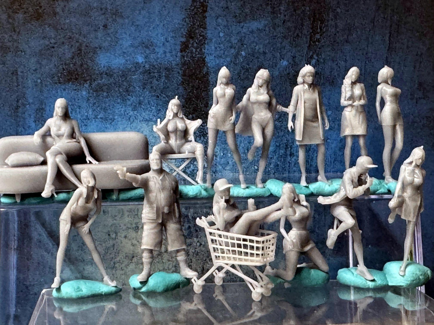 Double G 1:64 Miniature Human Figures - Unpainted - great for Dioramas - Made in the USA LOT 699 Miniature 1.10 Misc People