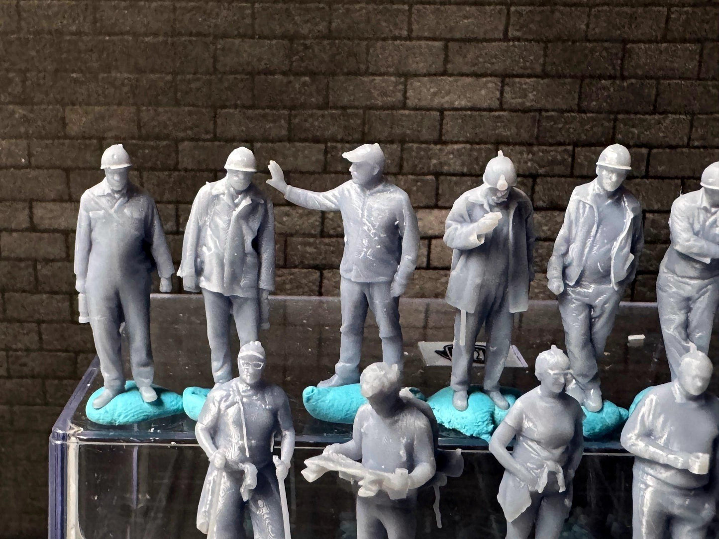 Double G 1:64 Miniature Human Figures - Unpainted - great for Dioramas - Made in the USA LOT 700 Miniature 1.10 Misc People