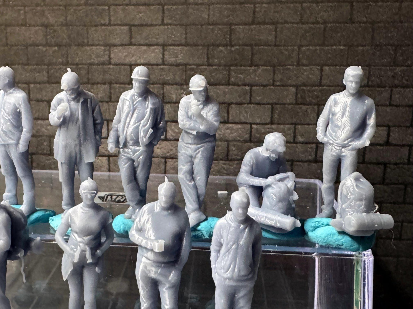 Double G 1:64 Miniature Human Figures - Unpainted - great for Dioramas - Made in the USA LOT 700 Miniature 1.10 Misc People