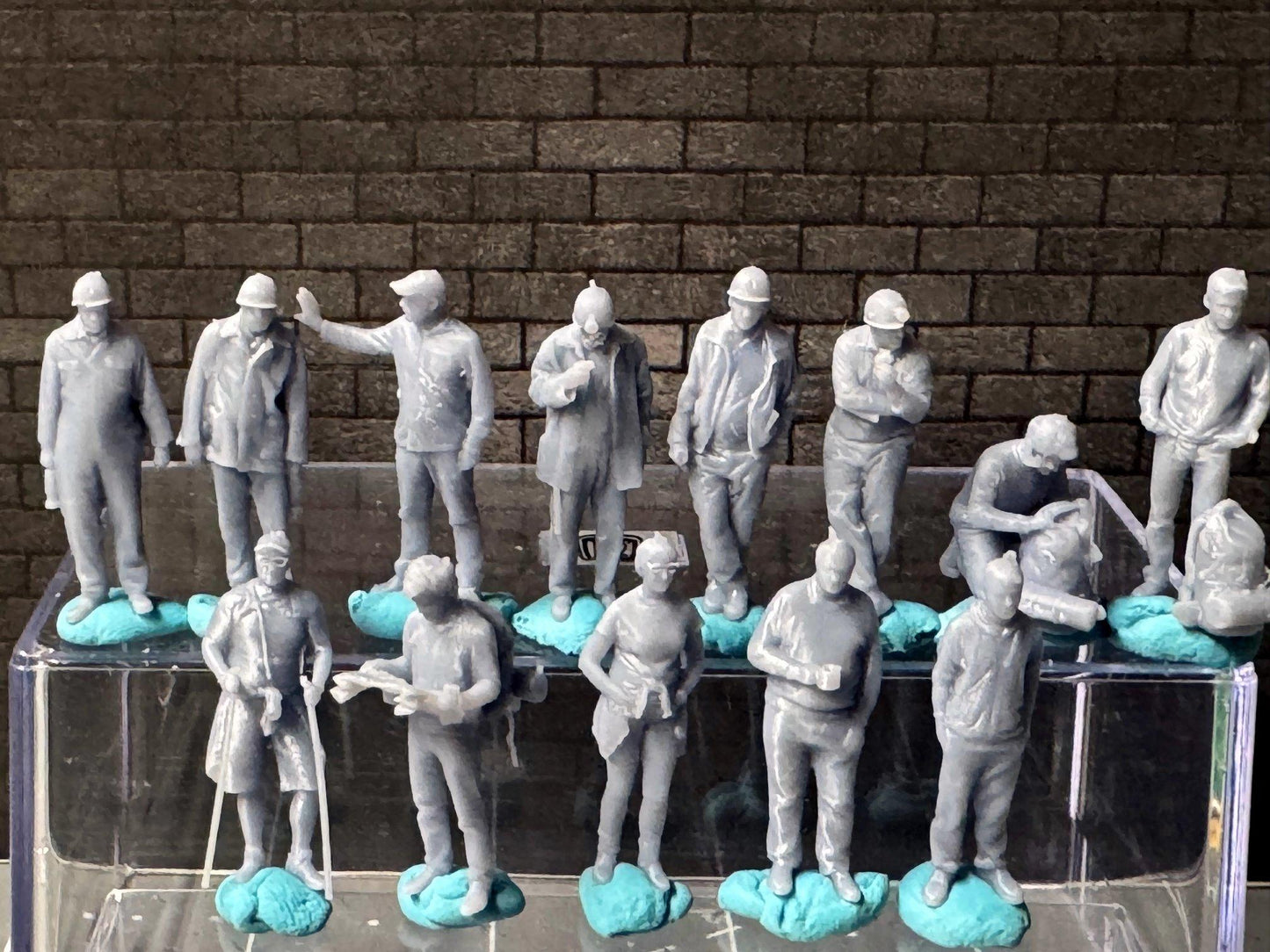 Double G 1:64 Miniature Human Figures - Unpainted - great for Dioramas - Made in the USA LOT 700 Miniature 1.10 Misc People