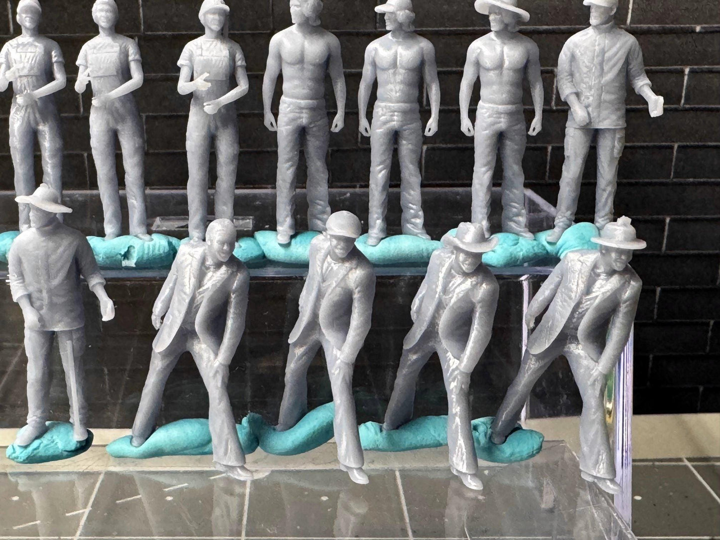 Double G 1:64 Miniature Human Figures - Unpainted - great for Dioramas - Made in the USA LOT 701 Miniature 1.10 Misc People