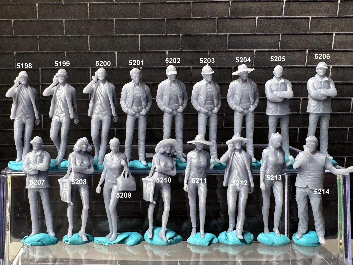 Double G 1:64 Miniature Human Figures - Unpainted - great for Dioramas - Made in the USA LOT 689 Miniature 1.10