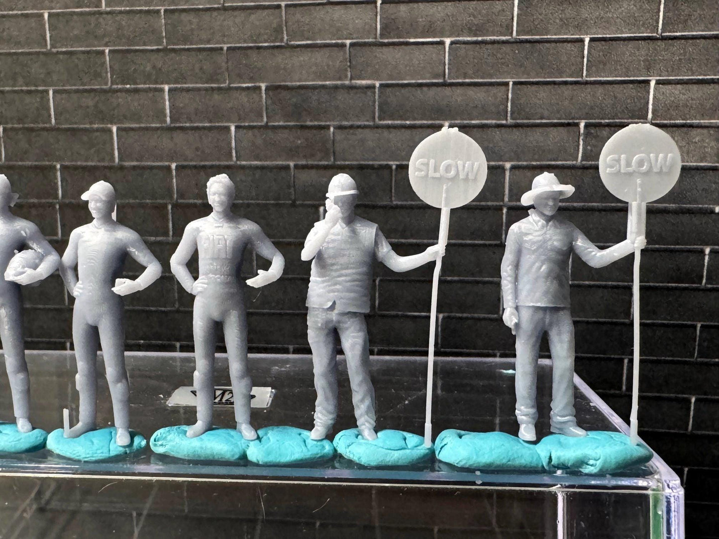Double G 1:64 Miniature Human Figures - Unpainted - great for Dioramas - Made in the USA LOT 689A Miniature 1.10