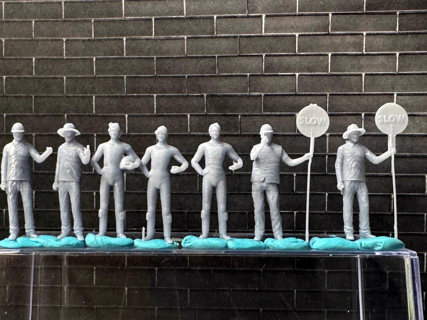 Double G 1:64 Miniature Human Figures - Unpainted - great for Dioramas - Made in the USA LOT 689A Miniature 1.10