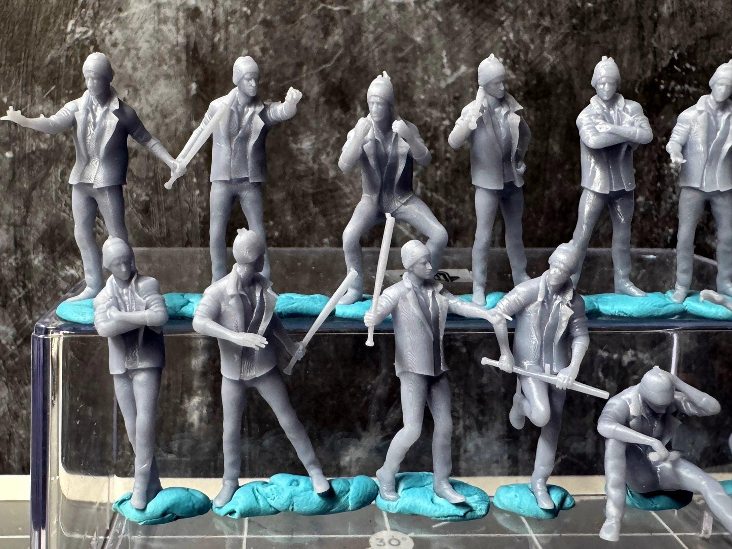 Double G 1:64 Miniature Human Figures - Unpainted - great for Dioramas - Made in the USA LOT 691 Miniature 1.10 Criminals