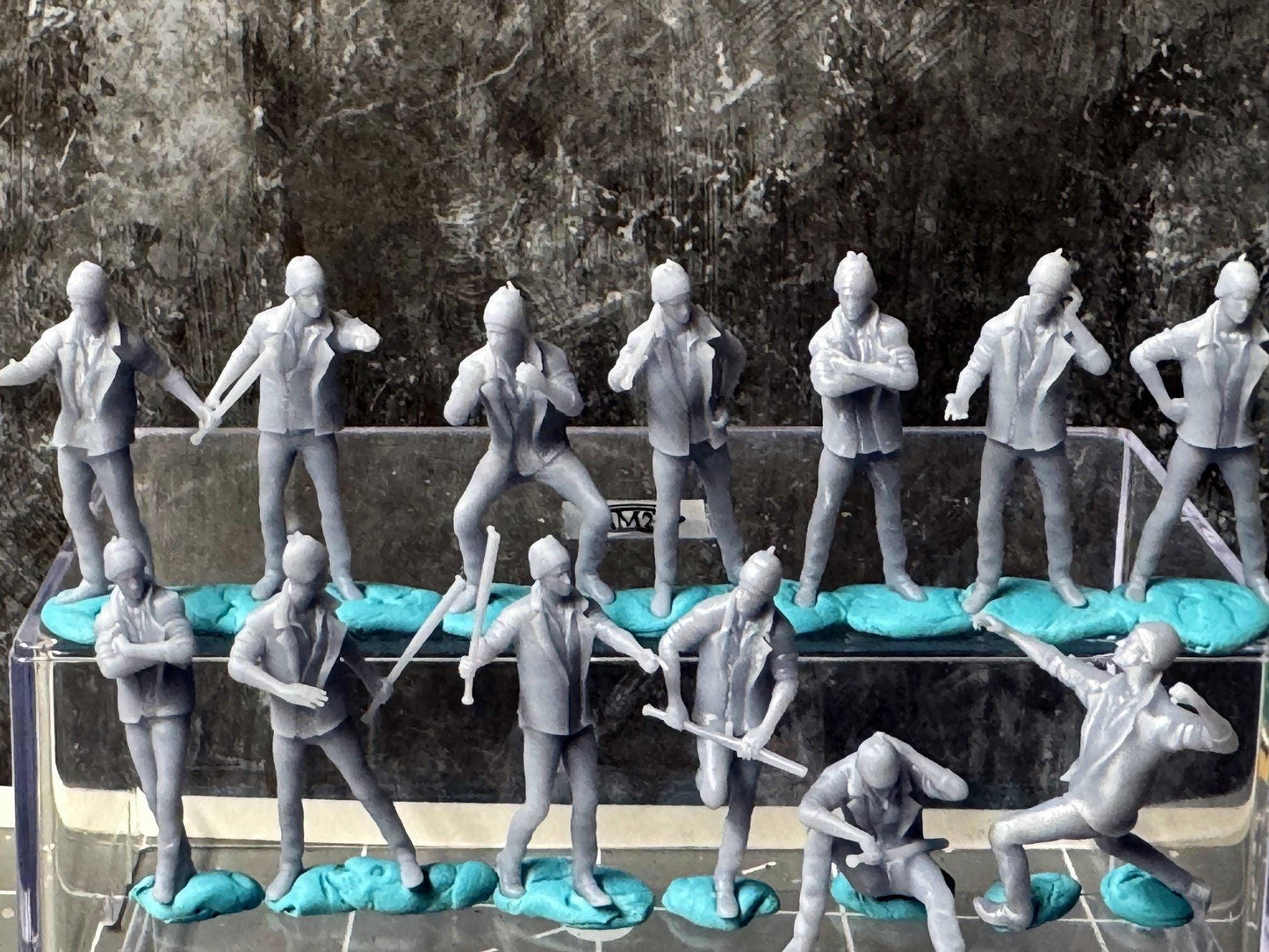 Double G 1:64 Miniature Human Figures - Unpainted - great for Dioramas - Made in the USA LOT 691 Miniature 1.10 Criminals