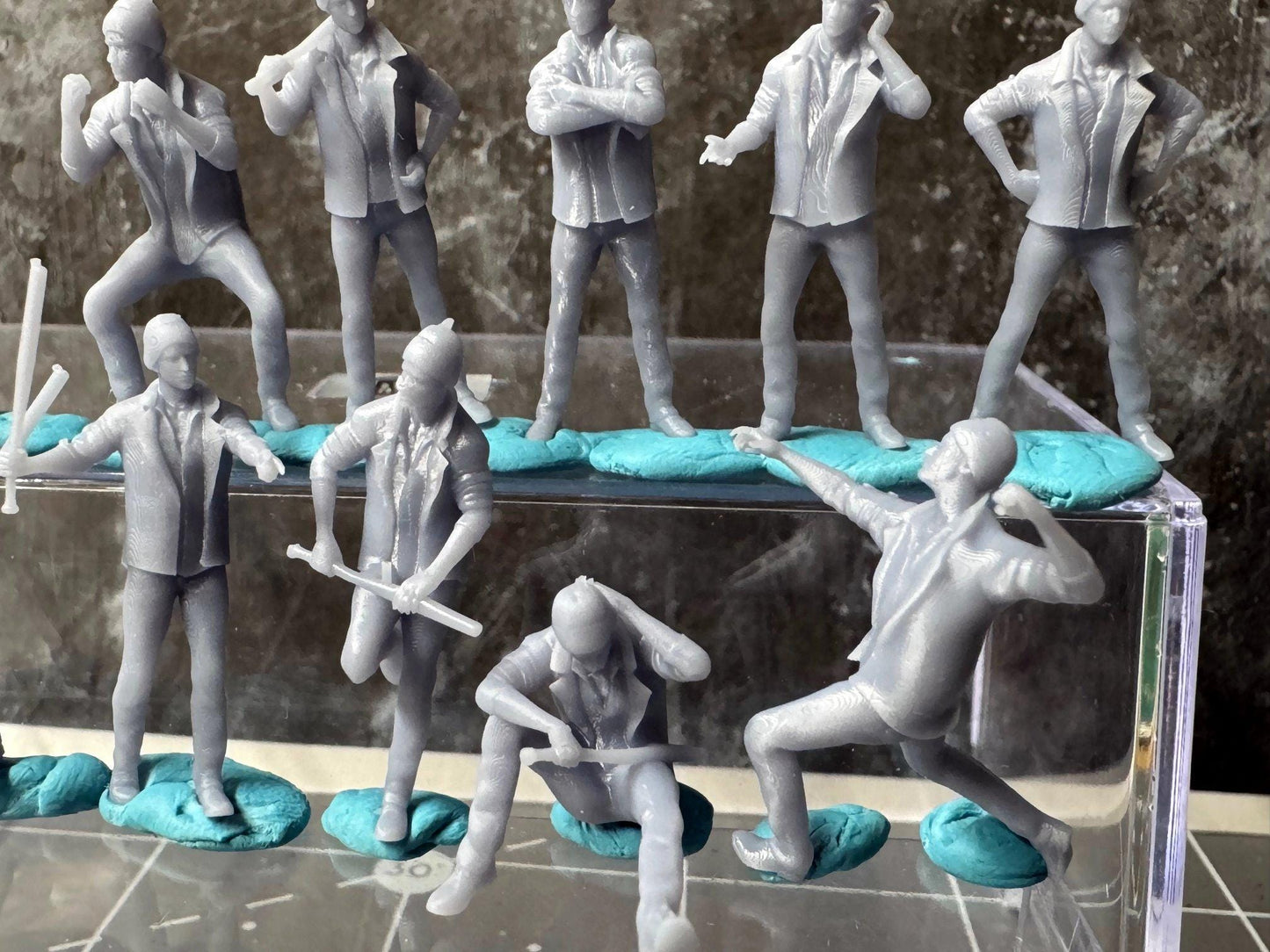 Double G 1:64 Miniature Human Figures - Unpainted - great for Dioramas - Made in the USA LOT 691 Miniature 1.10 Criminals