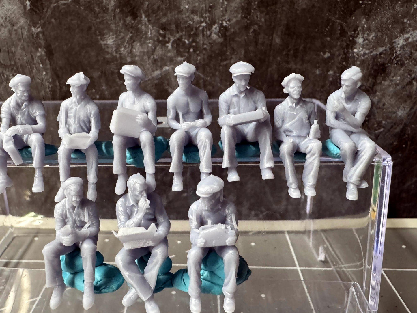 Double G 1:64 Miniature Human Figures - Unpainted - great for Dioramas - Made in the USA LOT 692 Miniature 1.10 Construction Break