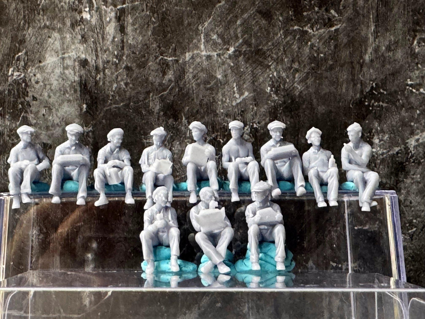 Double G 1:64 Miniature Human Figures - Unpainted - great for Dioramas - Made in the USA LOT 692 Miniature 1.10 Construction Break