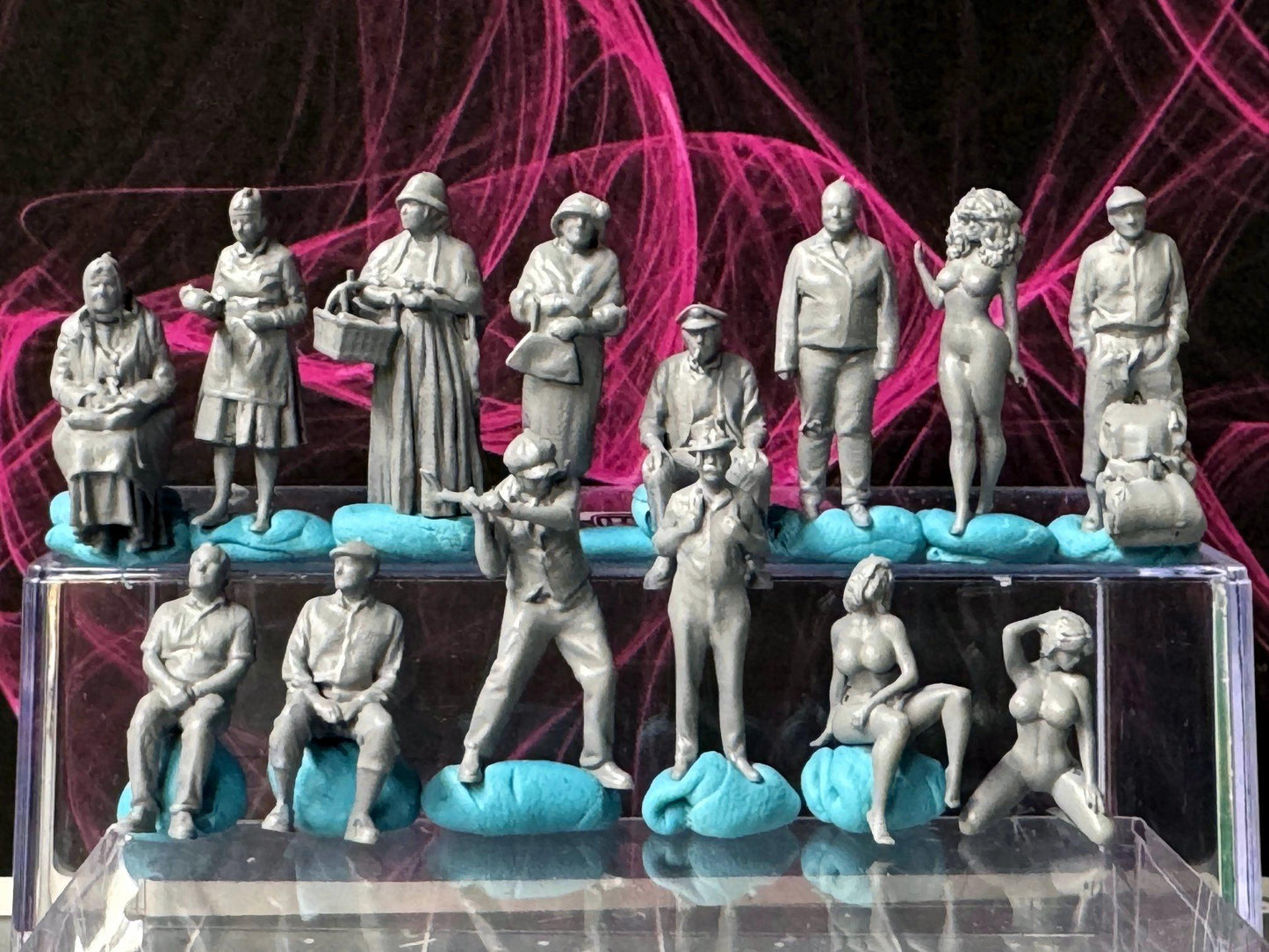 Double G 1:64 Miniature Human Figures - Unpainted - great for Dioramas - Made in the USA LOT 704 Miniature 1.10 Misc People