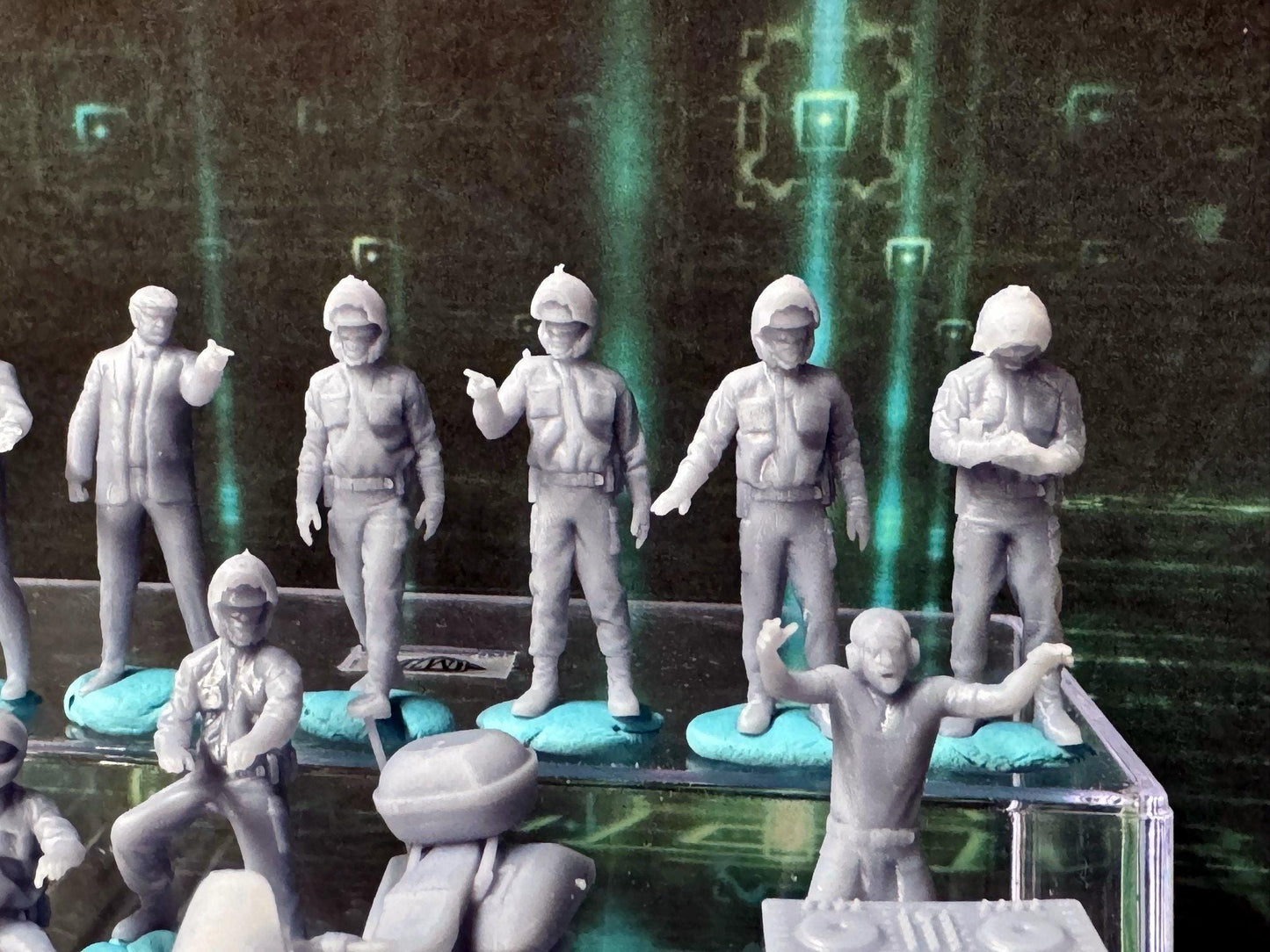 Double G 1:64 Miniature Human Figures - Unpainted - great for Dioramas - Made in the USA LOT 693 Miniature 1.10 Misc People