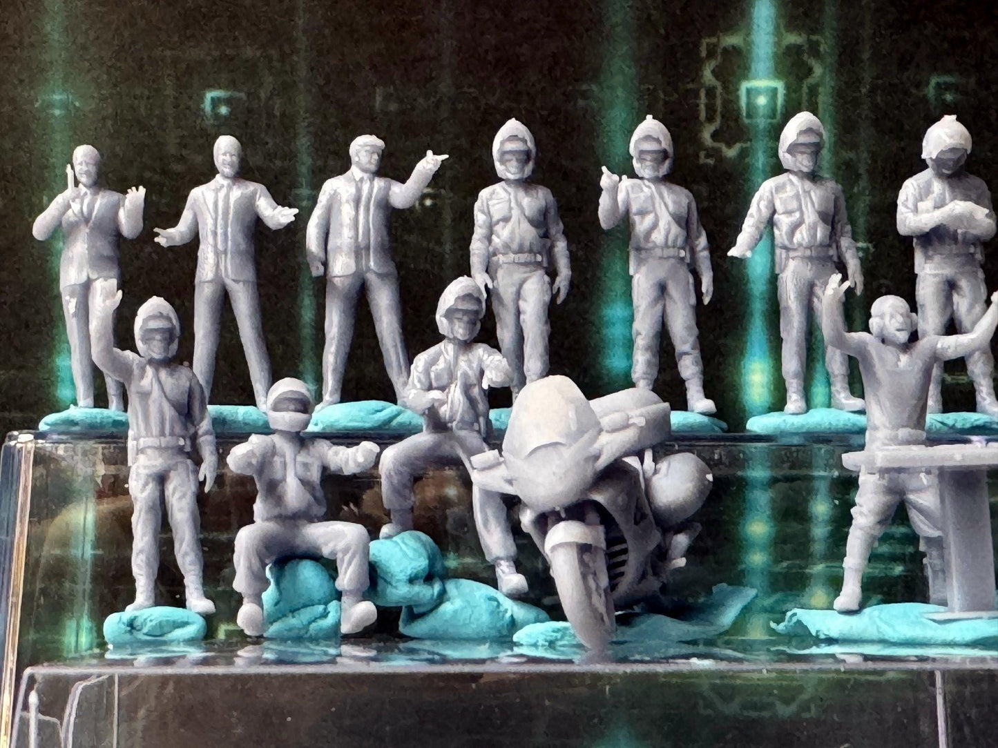 Double G 1:64 Miniature Human Figures - Unpainted - great for Dioramas - Made in the USA LOT 693 Miniature 1.10 Misc People