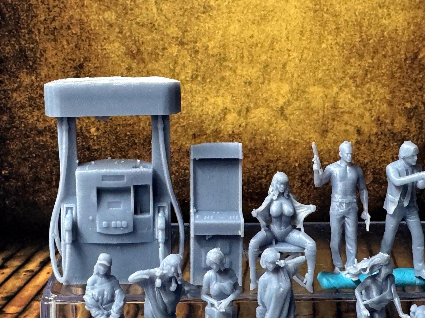 Double G 1:64 Miniature Human Figures - Unpainted - great for Dioramas - Made in the USA LOT 694 Miniature 1.10 Misc People