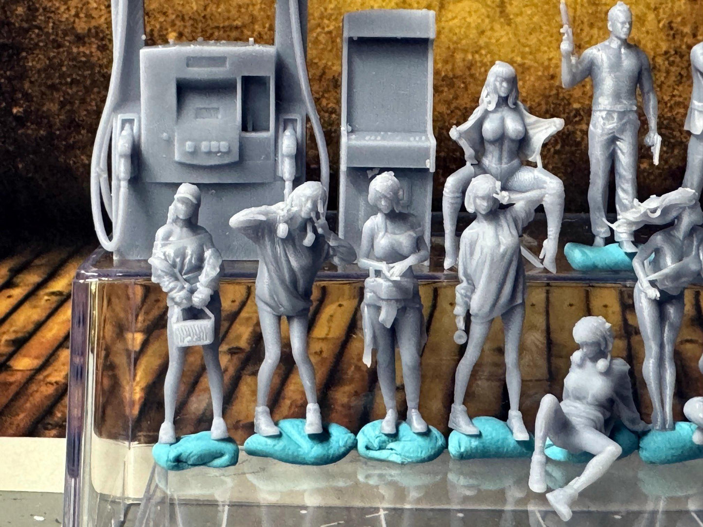 Double G 1:64 Miniature Human Figures - Unpainted - great for Dioramas - Made in the USA LOT 694 Miniature 1.10 Misc People