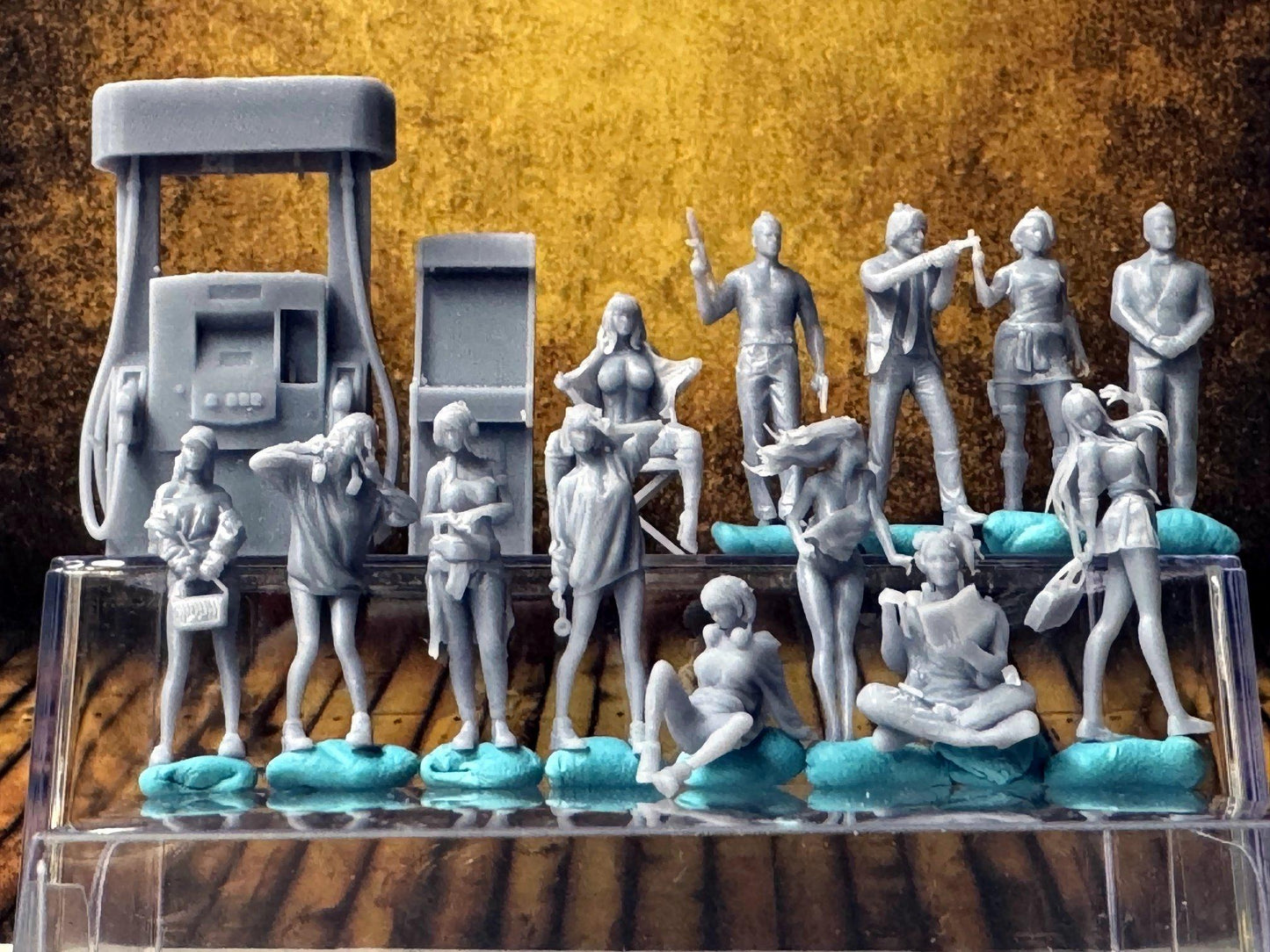 Double G 1:64 Miniature Human Figures - Unpainted - great for Dioramas - Made in the USA LOT 694 Miniature 1.10 Misc People