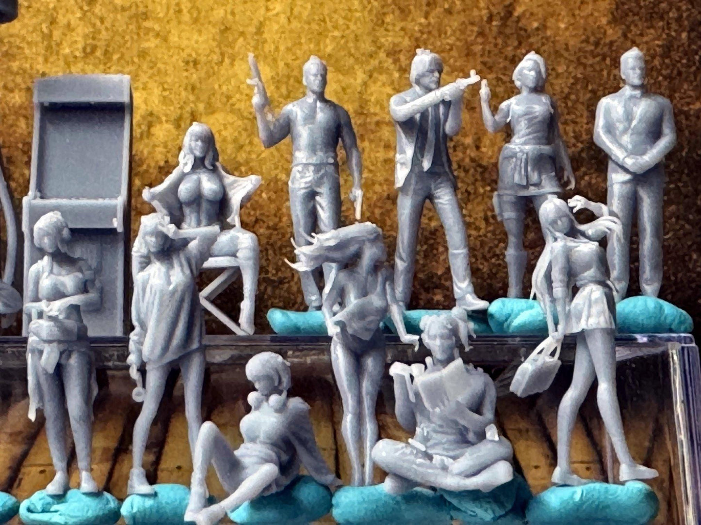 Double G 1:64 Miniature Human Figures - Unpainted - great for Dioramas - Made in the USA LOT 694 Miniature 1.10 Misc People
