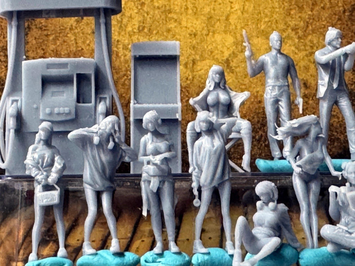 Double G 1:64 Miniature Human Figures - Unpainted - great for Dioramas - Made in the USA LOT 694 Miniature 1.10 Misc People