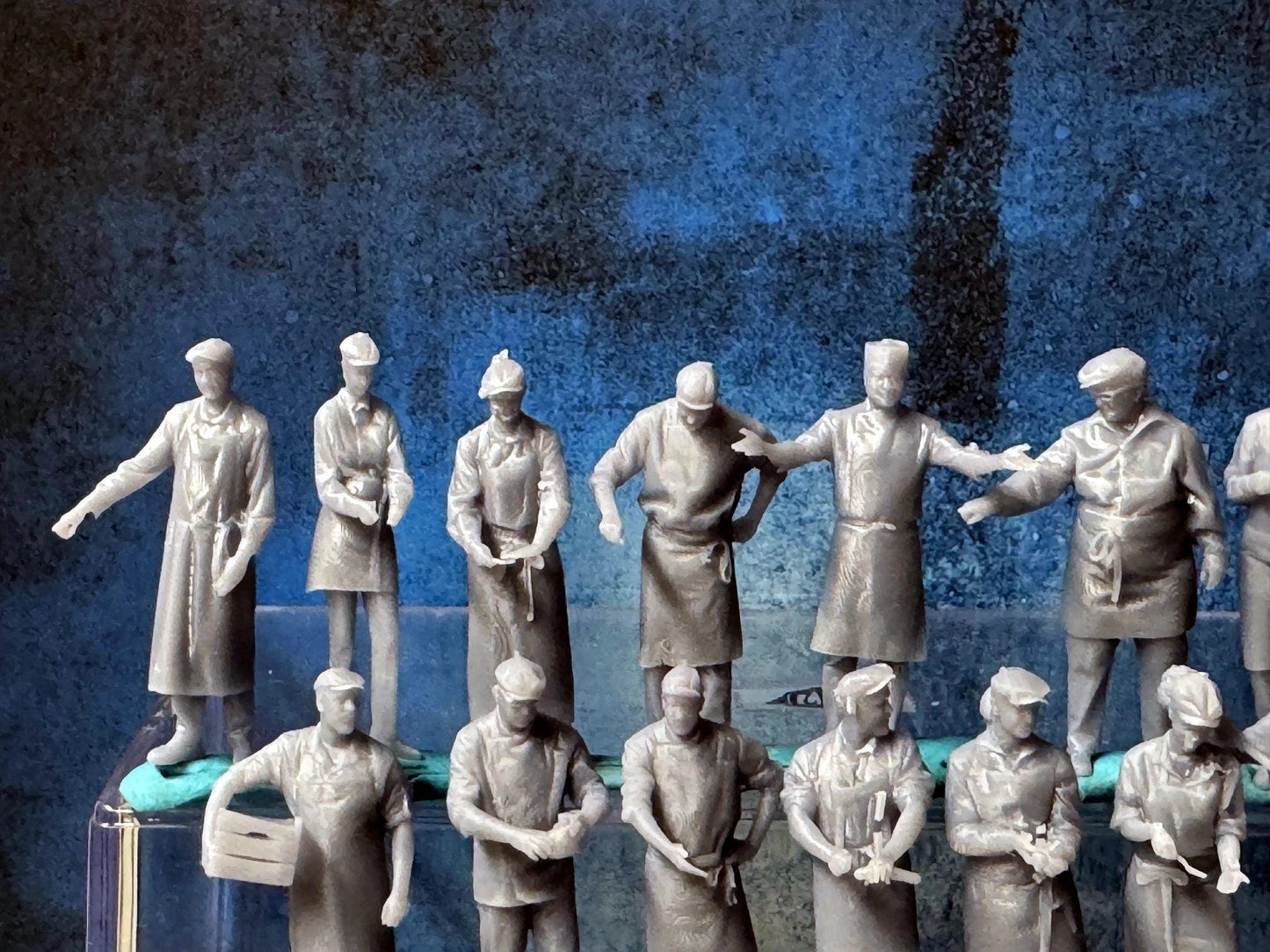 Double G 1:64 Miniature Human Figures - Unpainted - great for Dioramas - Made in the USA LOT 696 Miniature 1.10 Chefs / Cooks