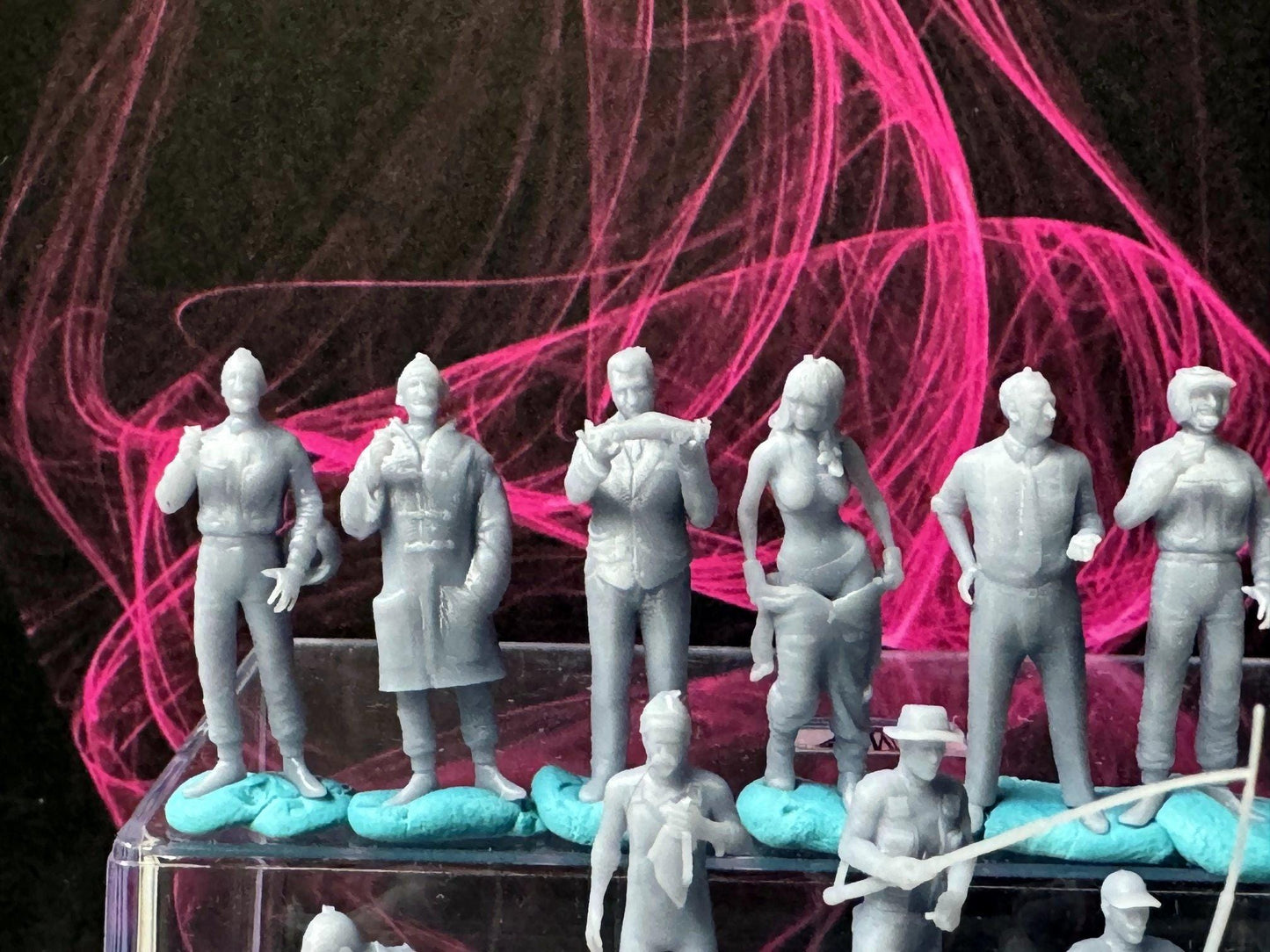 Double G 1:64 Miniature Human Figures - Unpainted - great for Dioramas - Made in the USA LOT 698 Miniature 1.10 Misc People