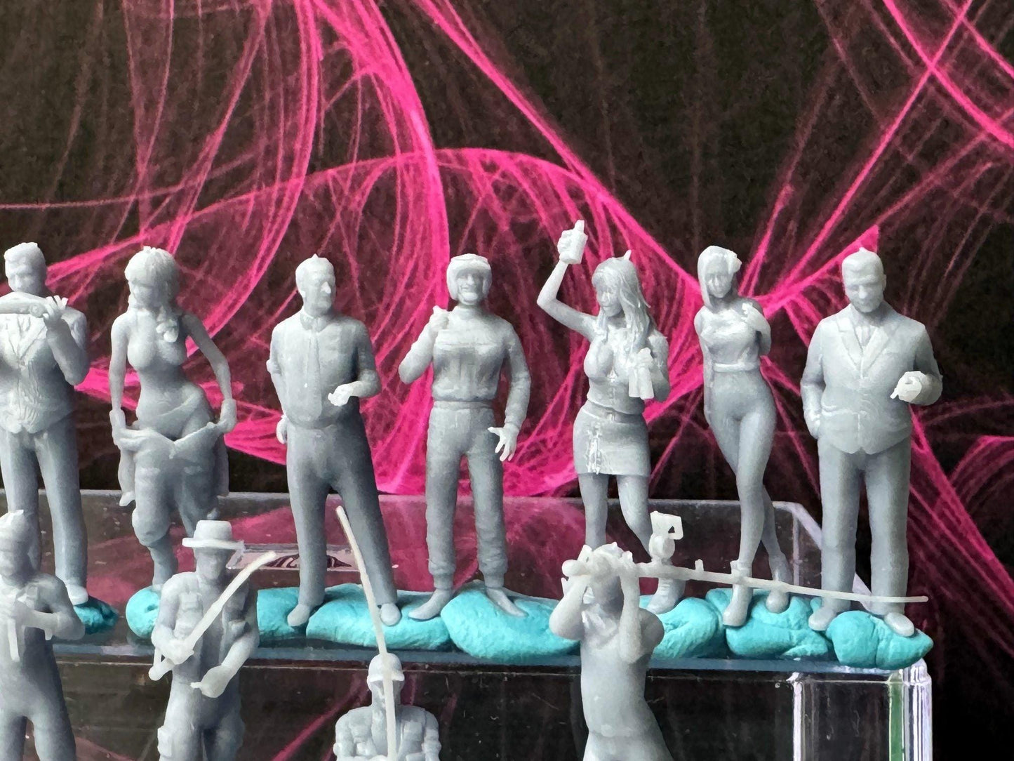 Double G 1:64 Miniature Human Figures - Unpainted - great for Dioramas - Made in the USA LOT 698 Miniature 1.10 Misc People