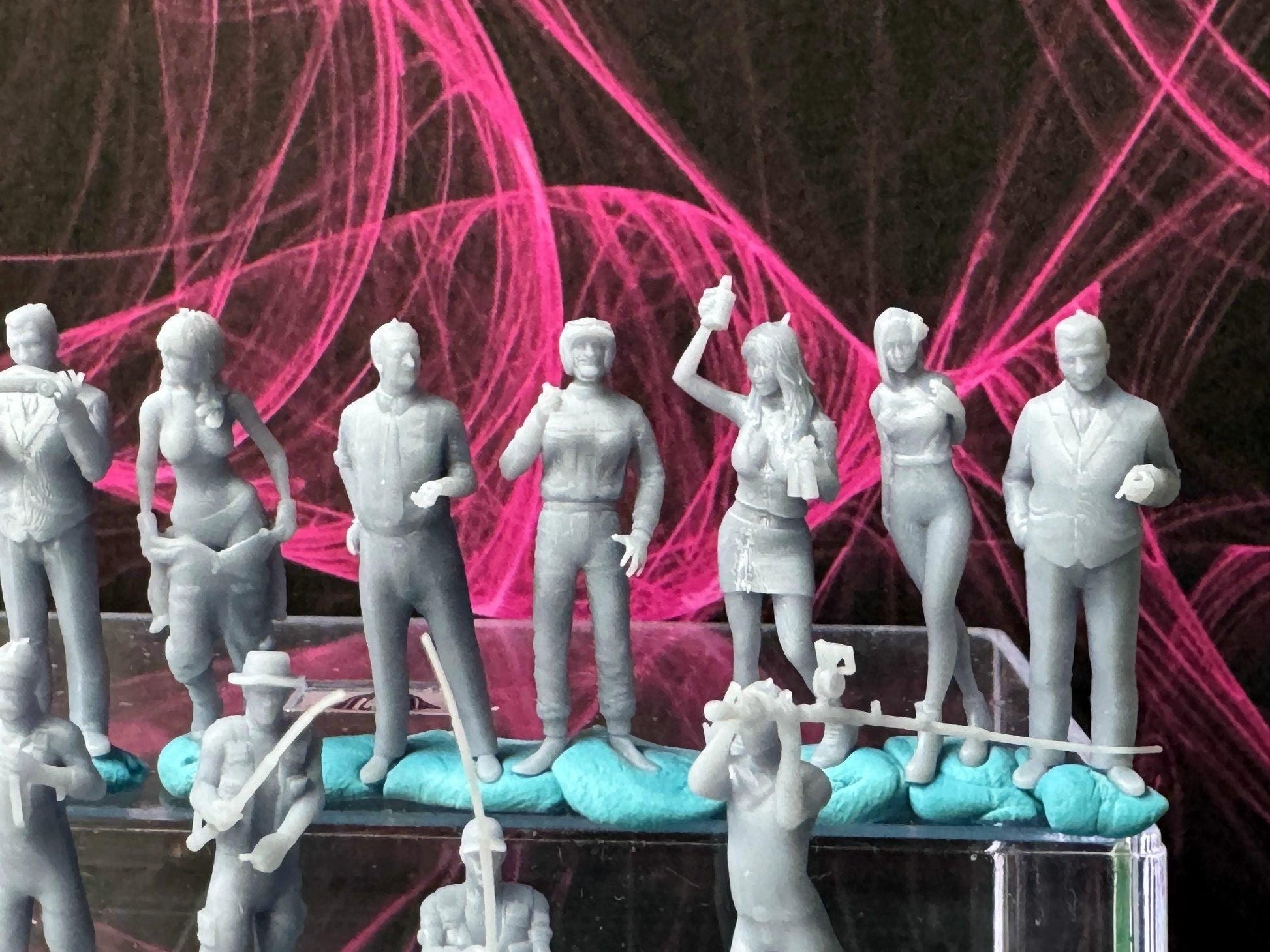 Double G 1:64 Miniature Human Figures - Unpainted - great for Dioramas - Made in the USA LOT 698 Miniature 1.10 Misc People