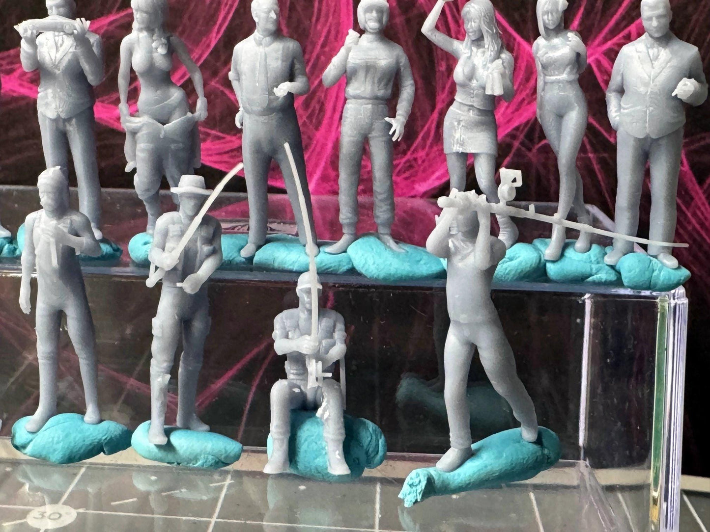 Double G 1:64 Miniature Human Figures - Unpainted - great for Dioramas - Made in the USA LOT 698 Miniature 1.10 Misc People