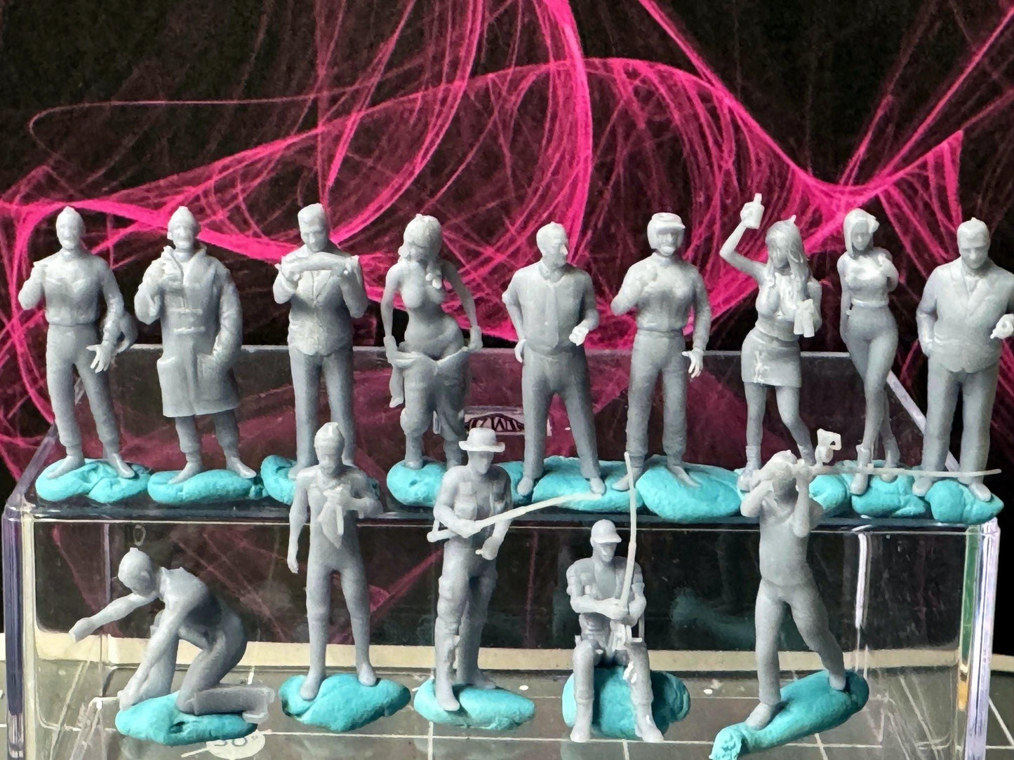 Double G 1:64 Miniature Human Figures - Unpainted - great for Dioramas - Made in the USA LOT 698 Miniature 1.10 Misc People