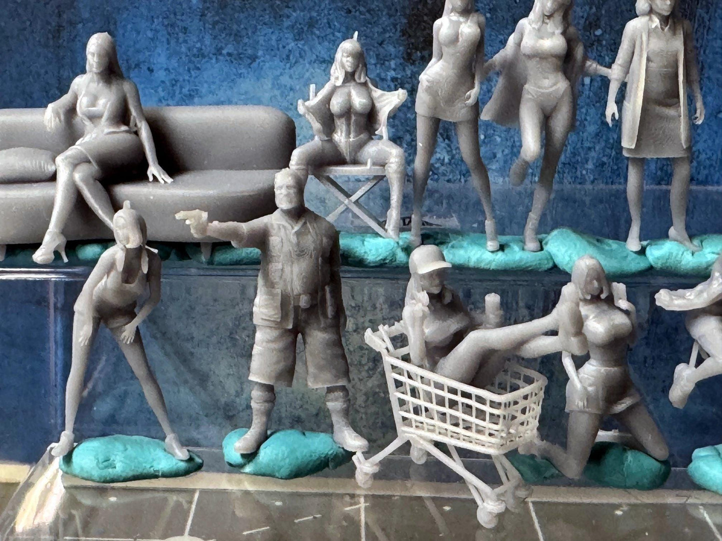 Double G 1:64 Miniature Human Figures - Unpainted - great for Dioramas - Made in the USA LOT 699 Miniature 1.10 Misc People