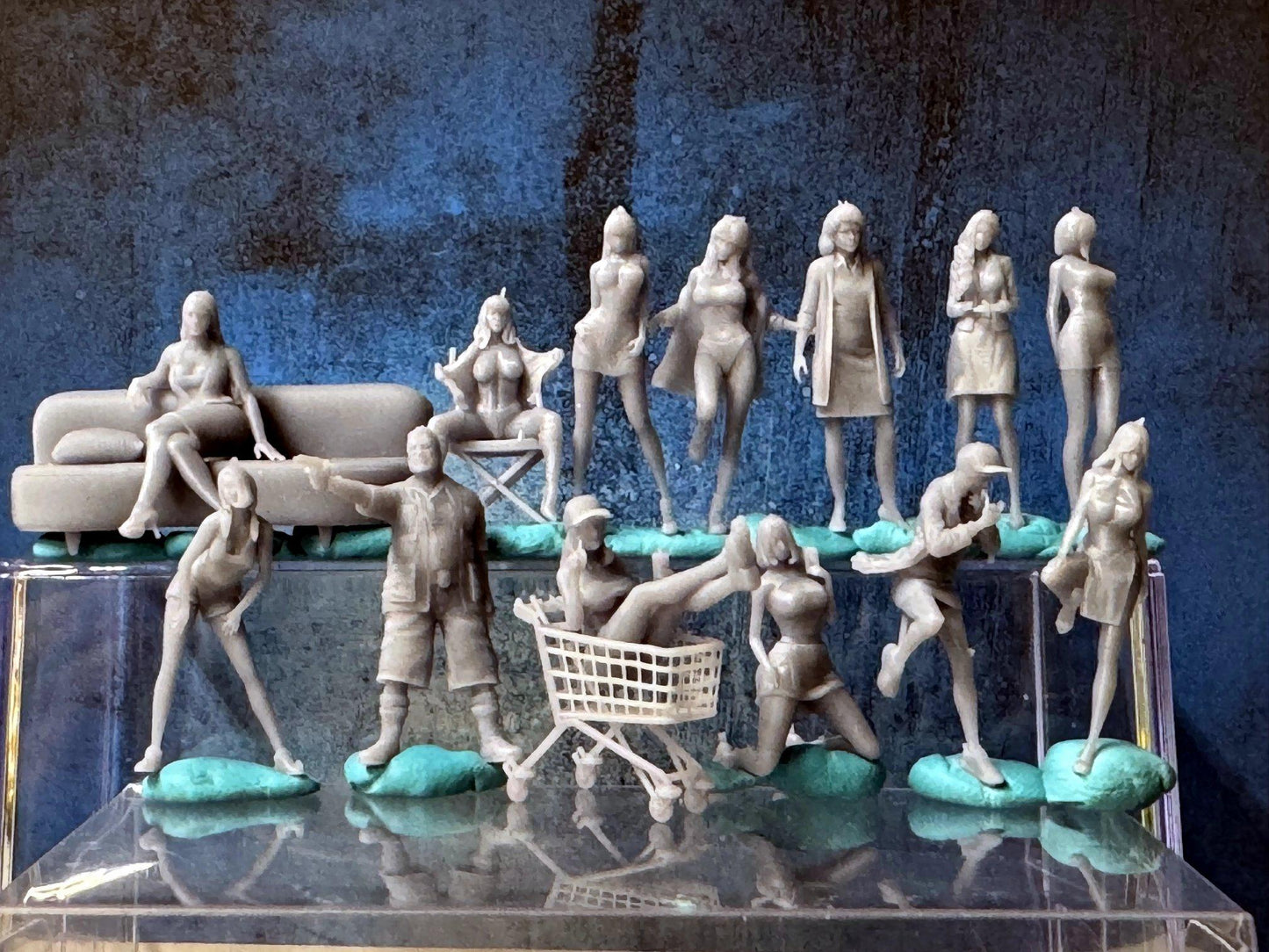 Double G 1:64 Miniature Human Figures - Unpainted - great for Dioramas - Made in the USA LOT 699 Miniature 1.10 Misc People