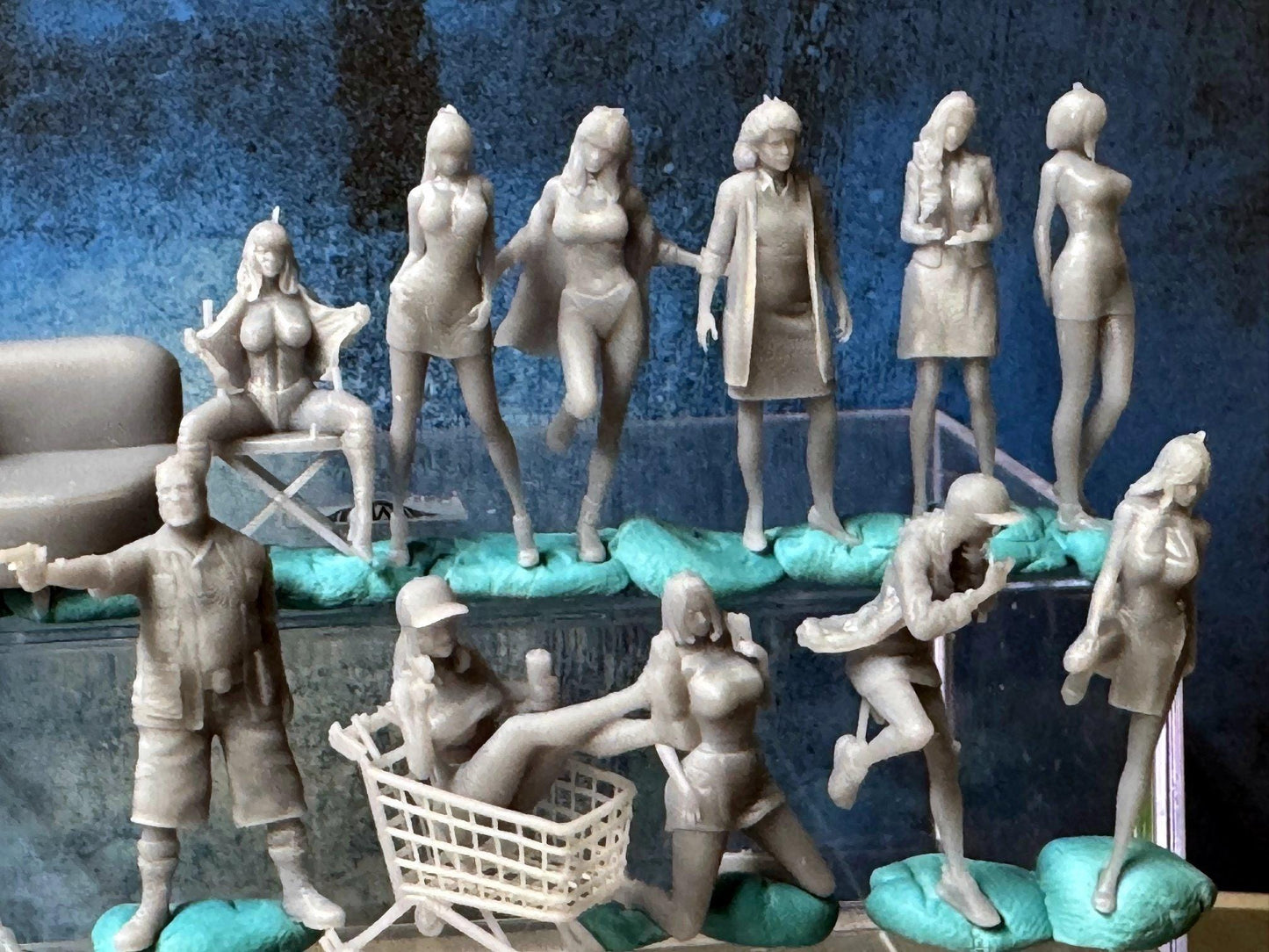Double G 1:64 Miniature Human Figures - Unpainted - great for Dioramas - Made in the USA LOT 699 Miniature 1.10 Misc People