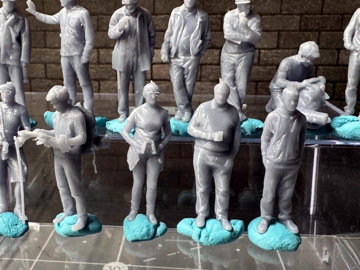 Double G 1:64 Miniature Human Figures - Unpainted - great for Dioramas - Made in the USA LOT 700 Miniature 1.10 Misc People