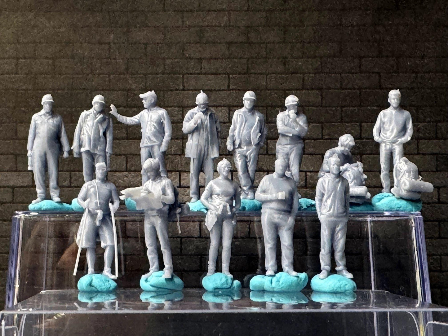 Double G 1:64 Miniature Human Figures - Unpainted - great for Dioramas - Made in the USA LOT 700 Miniature 1.10 Misc People