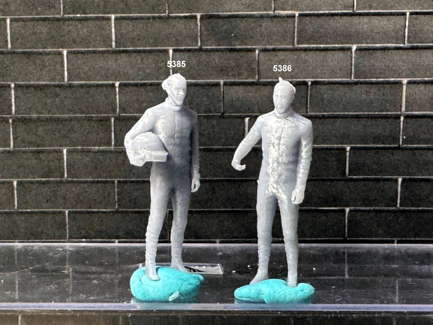 Double G 1:64 Miniature Human Figures - Unpainted - great for Dioramas - Made in the USA LOT 701 Miniature 1.10 Misc People