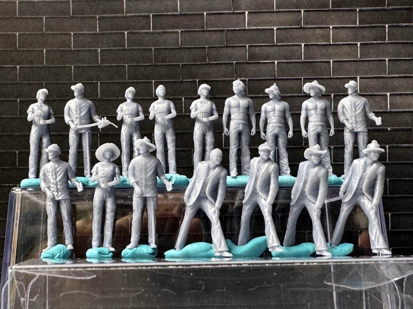 Double G 1:64 Miniature Human Figures - Unpainted - great for Dioramas - Made in the USA LOT 701 Miniature 1.10 Misc People