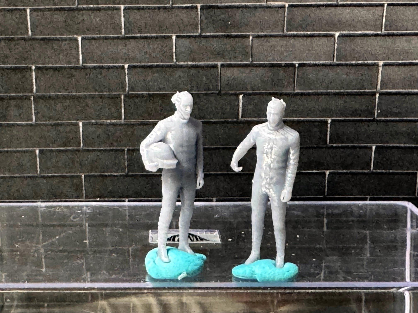 Double G 1:64 Miniature Human Figures - Unpainted - great for Dioramas - Made in the USA LOT 701 Miniature 1.10 Misc People