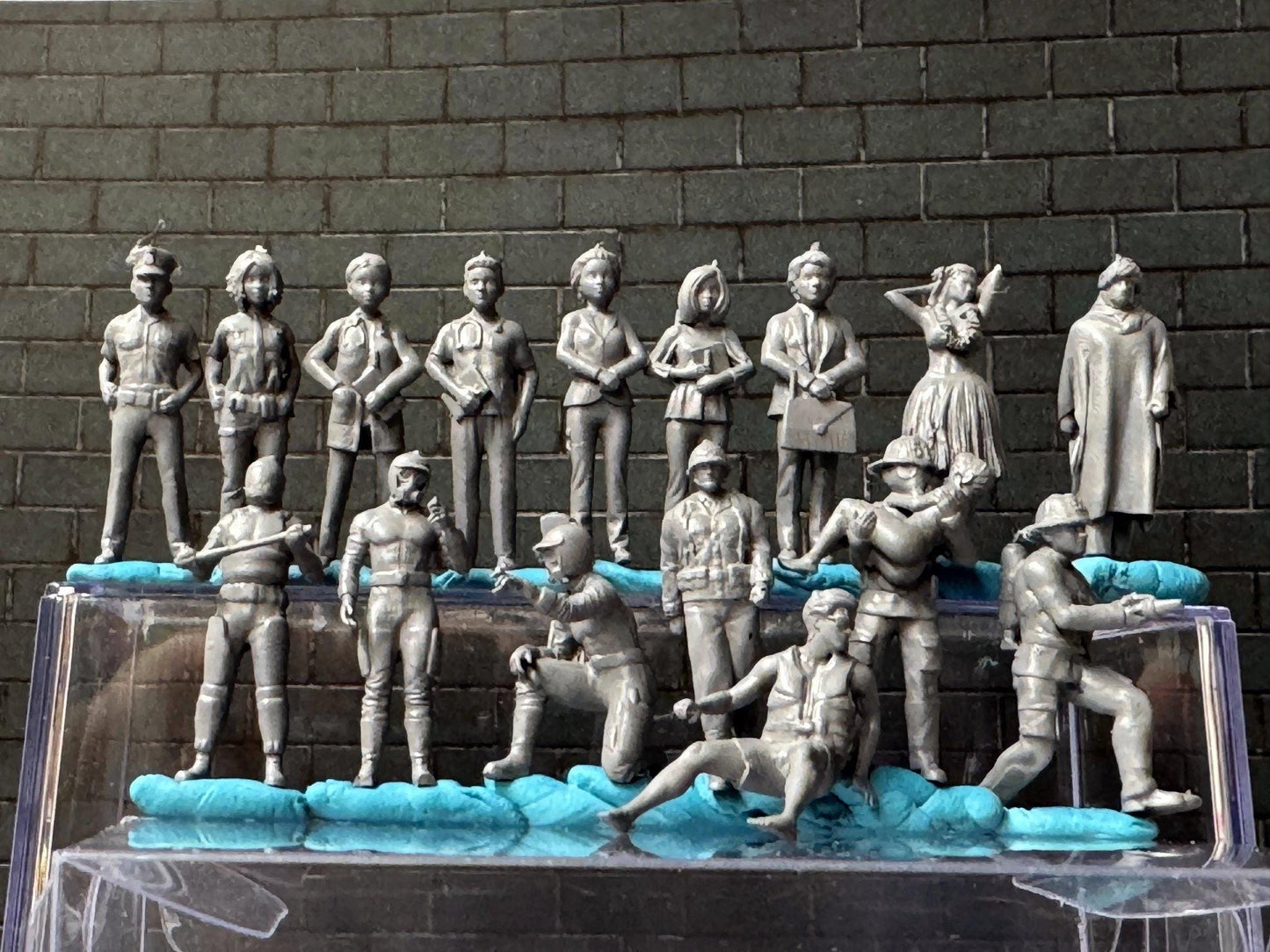 Double G 1:64 Miniature Human Figures - Unpainted - great for Dioramas - Made in the USA LOT 707 Miniature 1.10 Misc People