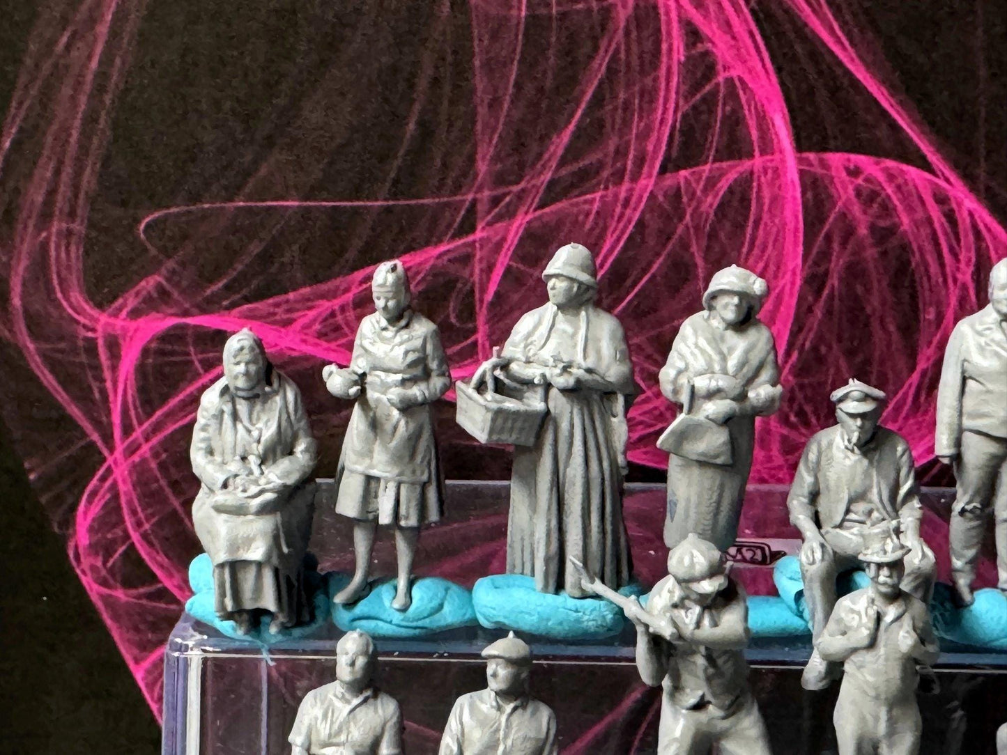 Double G 1:64 Miniature Human Figures - Unpainted - great for Dioramas - Made in the USA LOT 704 Miniature 1.10 Misc People
