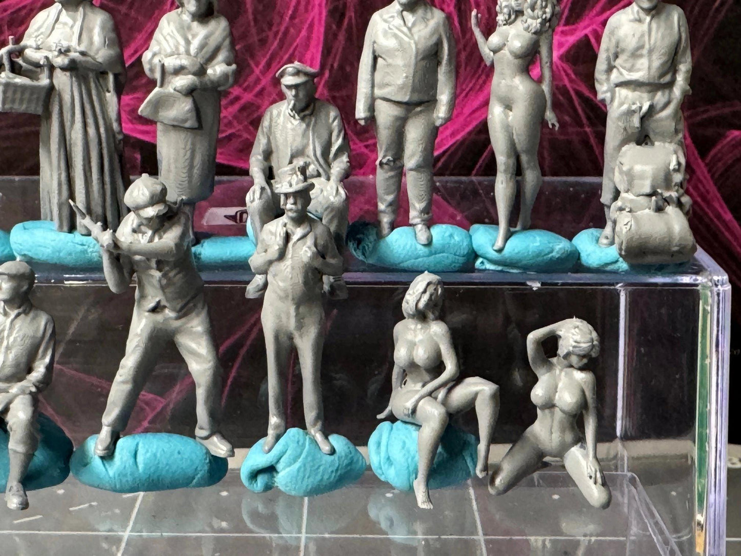 Double G 1:64 Miniature Human Figures - Unpainted - great for Dioramas - Made in the USA LOT 704 Miniature 1.10 Misc People